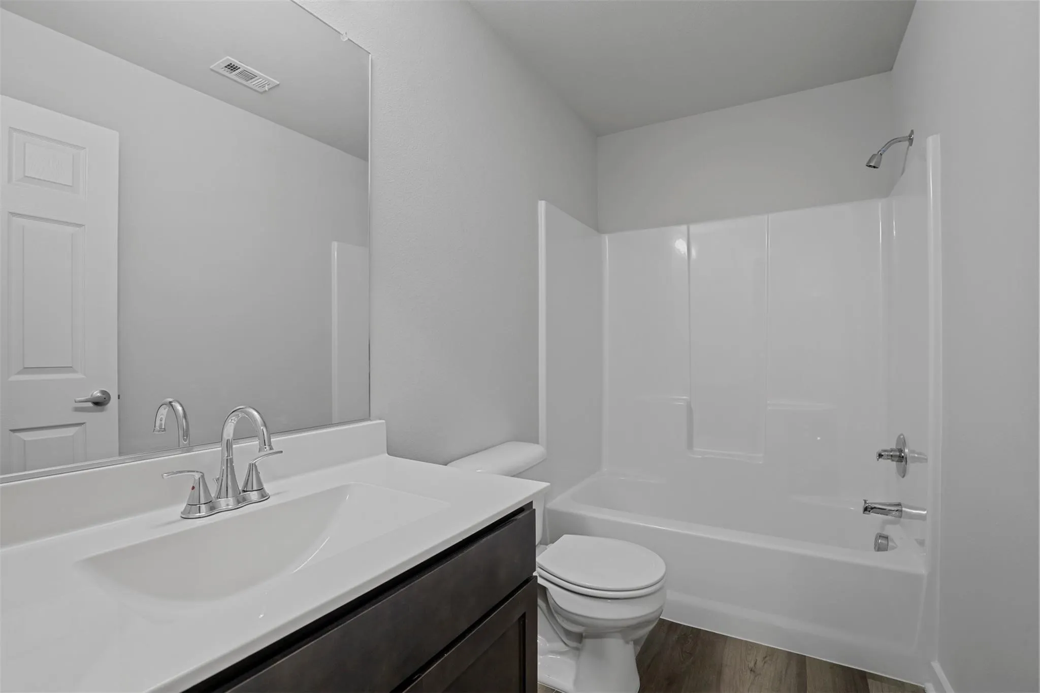 Duplex For Rent in Grayson County , 324 W Munson Street 324, Denison, Texas 75020, 3 Bedroom, 2 Bathroom, Garage spaces, 1,250 Sqft, built in 2021, mls#21393519, Real Estate Agent in Denison, Homes For Rent in Grayson county, Homes For Rent in Denison, Realtor in Denison Texas, Real Estate Brokerage Independent Realty Texas, Luminita Cordes Realtor