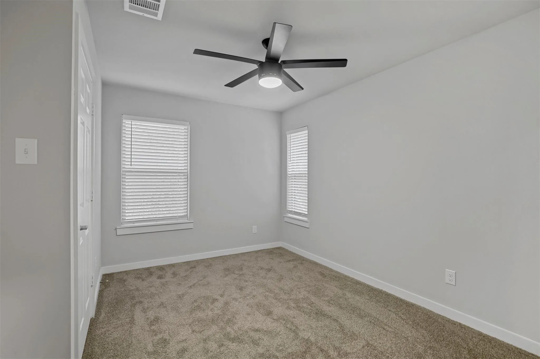 Duplex For Rent in Grayson County , 324 W Munson Street 324, Denison, Texas 75020, 3 Bedroom, 2 Bathroom, Garage spaces, 1,250 Sqft, built in 2021, mls#21393519, Real Estate Agent in Denison, Homes For Rent in Grayson county, Homes For Rent in Denison, Realtor in Denison Texas, Real Estate Brokerage Independent Realty Texas, Luminita Cordes Realtor