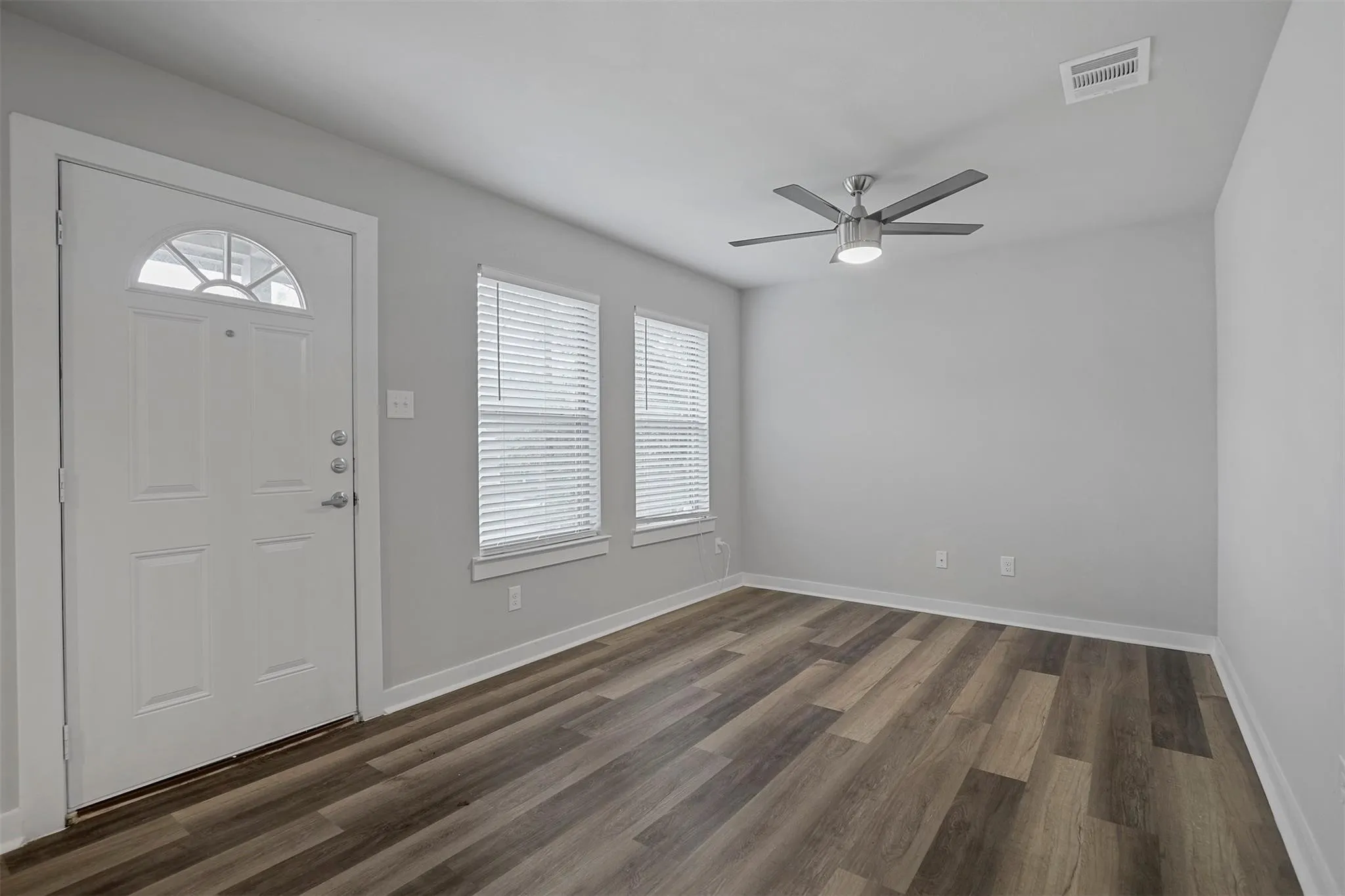 Duplex For Rent in Grayson County , 324 W Munson Street 324, Denison, Texas 75020, 3 Bedroom, 2 Bathroom, Garage spaces, 1,250 Sqft, built in 2021, mls#21393519, Real Estate Agent in Denison, Homes For Rent in Grayson county, Homes For Rent in Denison, Realtor in Denison Texas, Real Estate Brokerage Independent Realty Texas, Luminita Cordes Realtor