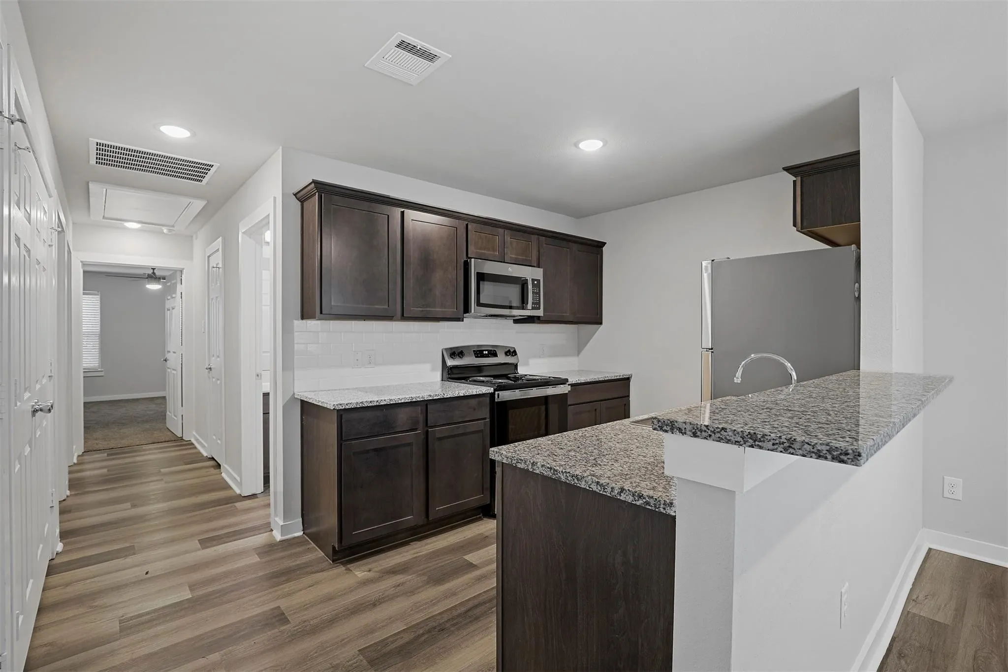 Duplex For Rent in Grayson County , 324 W Munson Street 324, Denison, Texas 75020, 3 Bedroom, 2 Bathroom, Garage spaces, 1,250 Sqft, built in 2021, mls#21393519, Real Estate Agent in Denison, Homes For Rent in Grayson county, Homes For Rent in Denison, Realtor in Denison Texas, Real Estate Brokerage Independent Realty Texas, Luminita Cordes Realtor