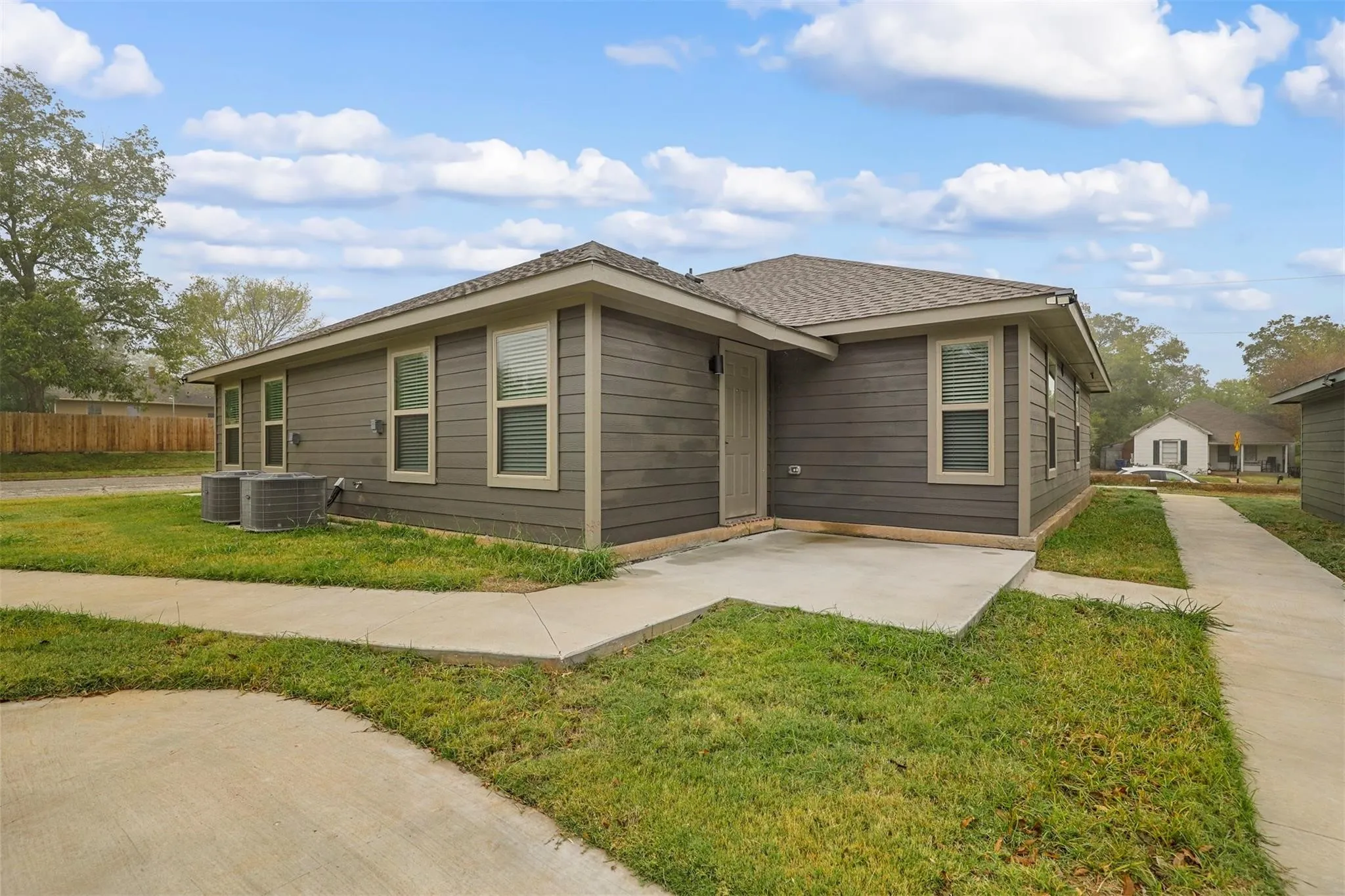 Duplex For Rent in Grayson County , 324 W Munson Street 324, Denison, Texas 75020, 3 Bedroom, 2 Bathroom, Garage spaces, 1,250 Sqft, built in 2021, mls#21393519, Real Estate Agent in Denison, Homes For Rent in Grayson county, Homes For Rent in Denison, Realtor in Denison Texas, Real Estate Brokerage Independent Realty Texas, Luminita Cordes Realtor