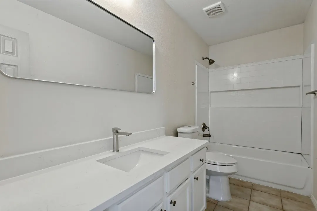 Single Family Residence For Sale in Denton County , 321 Tripp Trail, Denton, Texas 76207, 3 Bedroom, 2 Bathroom, 2 Garage spaces, 1,660 Sqft, built in 2004, mls#21392784, Real Estate Agent in Denton, Homes For Sale in Denton county, Homes For Sale in Denton, Realtor in Denton Texas, Real Estate Brokerage Independent Realty Texas, Luminita Cordes Realtor