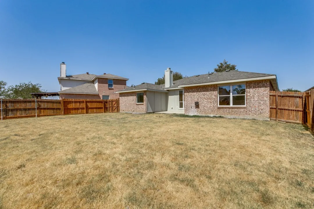 Single Family Residence For Sale in Denton County , 321 Tripp Trail, Denton, Texas 76207, 3 Bedroom, 2 Bathroom, 2 Garage spaces, 1,660 Sqft, built in 2004, mls#21392784, Real Estate Agent in Denton, Homes For Sale in Denton county, Homes For Sale in Denton, Realtor in Denton Texas, Real Estate Brokerage Independent Realty Texas, Luminita Cordes Realtor