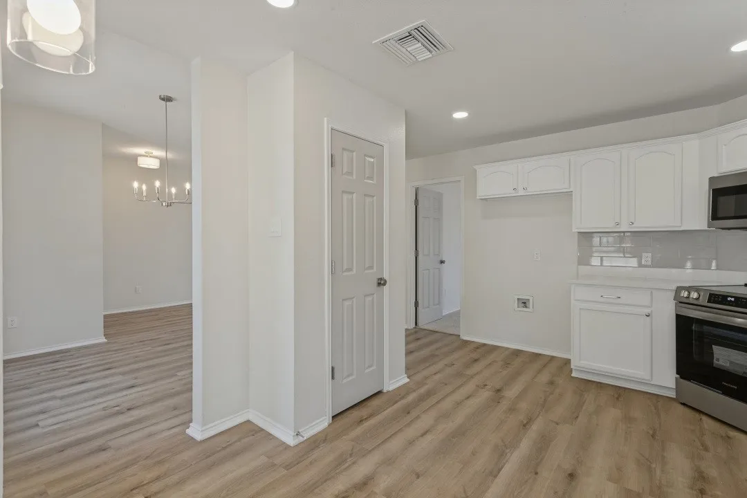 Single Family Residence For Sale in Denton County , 321 Tripp Trail, Denton, Texas 76207, 3 Bedroom, 2 Bathroom, 2 Garage spaces, 1,660 Sqft, built in 2004, mls#21392784, Real Estate Agent in Denton, Homes For Sale in Denton county, Homes For Sale in Denton, Realtor in Denton Texas, Real Estate Brokerage Independent Realty Texas, Luminita Cordes Realtor