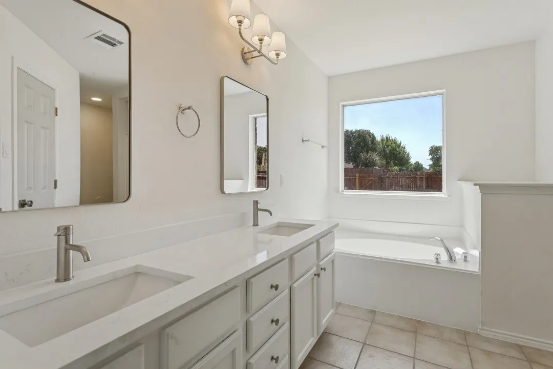 Single Family Residence For Sale in Denton County , 321 Tripp Trail, Denton, Texas 76207, 3 Bedroom, 2 Bathroom, 2 Garage spaces, 1,660 Sqft, built in 2004, mls#21392784, Real Estate Agent in Denton, Homes For Sale in Denton county, Homes For Sale in Denton, Realtor in Denton Texas, Real Estate Brokerage Independent Realty Texas, Luminita Cordes Realtor