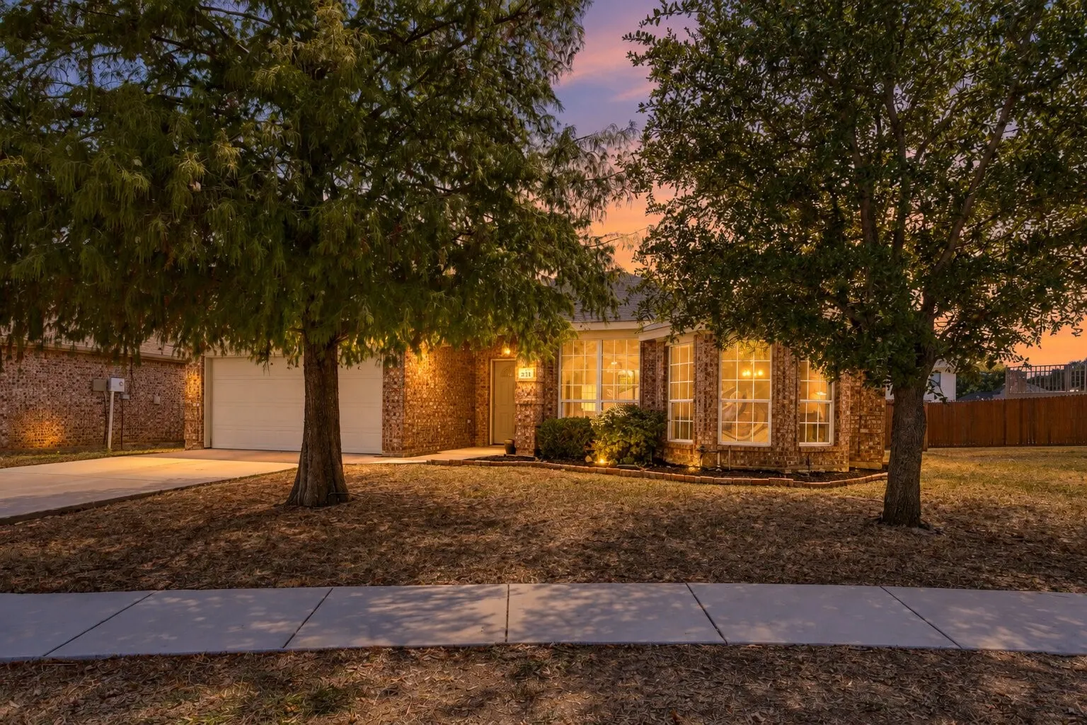 Single Family Residence For Sale in Denton County , 321 Tripp Trail, Denton, Texas 76207, 3 Bedroom, 2 Bathroom, 2 Garage spaces, 1,660 Sqft, built in 2004, mls#21392784, Real Estate Agent in Denton, Homes For Sale in Denton county, Homes For Sale in Denton, Realtor in Denton Texas, Real Estate Brokerage Independent Realty Texas, Luminita Cordes Realtor