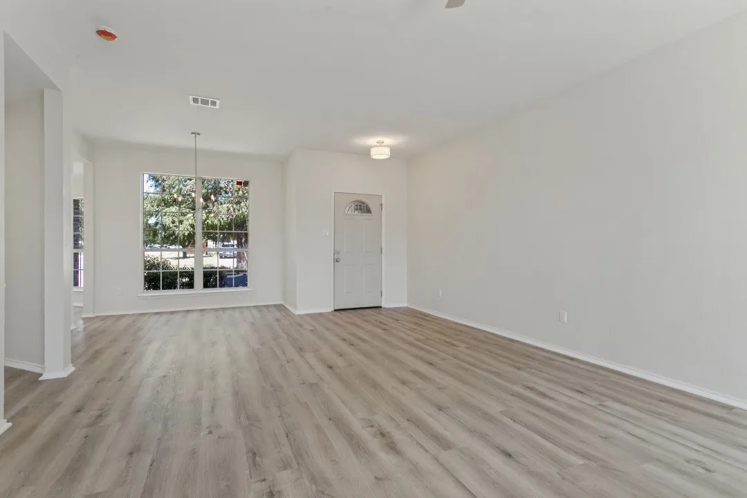 Single Family Residence For Sale in Denton County , 321 Tripp Trail, Denton, Texas 76207, 3 Bedroom, 2 Bathroom, 2 Garage spaces, 1,660 Sqft, built in 2004, mls#21392784, Real Estate Agent in Denton, Homes For Sale in Denton county, Homes For Sale in Denton, Realtor in Denton Texas, Real Estate Brokerage Independent Realty Texas, Luminita Cordes Realtor