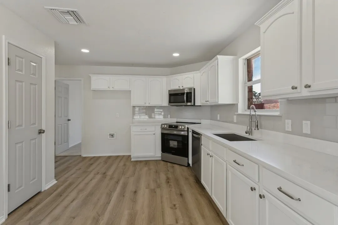 Single Family Residence For Sale in Denton County , 321 Tripp Trail, Denton, Texas 76207, 3 Bedroom, 2 Bathroom, 2 Garage spaces, 1,660 Sqft, built in 2004, mls#21392784, Real Estate Agent in Denton, Homes For Sale in Denton county, Homes For Sale in Denton, Realtor in Denton Texas, Real Estate Brokerage Independent Realty Texas, Luminita Cordes Realtor