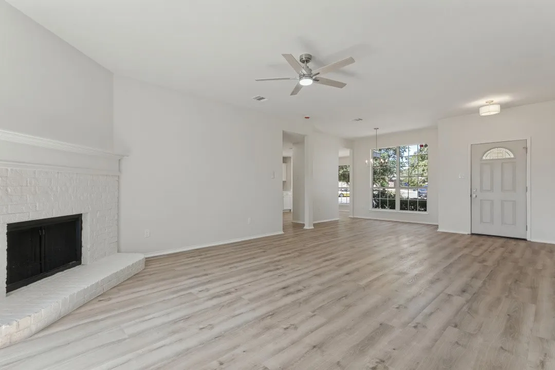 Single Family Residence For Sale in Denton County , 321 Tripp Trail, Denton, Texas 76207, 3 Bedroom, 2 Bathroom, 2 Garage spaces, 1,660 Sqft, built in 2004, mls#21392784, Real Estate Agent in Denton, Homes For Sale in Denton county, Homes For Sale in Denton, Realtor in Denton Texas, Real Estate Brokerage Independent Realty Texas, Luminita Cordes Realtor