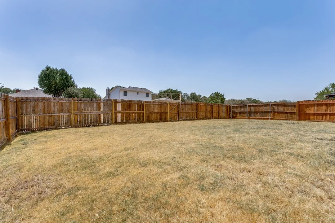 Single Family Residence For Sale in Denton County , 321 Tripp Trail, Denton, Texas 76207, 3 Bedroom, 2 Bathroom, 2 Garage spaces, 1,660 Sqft, built in 2004, mls#21392784, Real Estate Agent in Denton, Homes For Sale in Denton county, Homes For Sale in Denton, Realtor in Denton Texas, Real Estate Brokerage Independent Realty Texas, Luminita Cordes Realtor