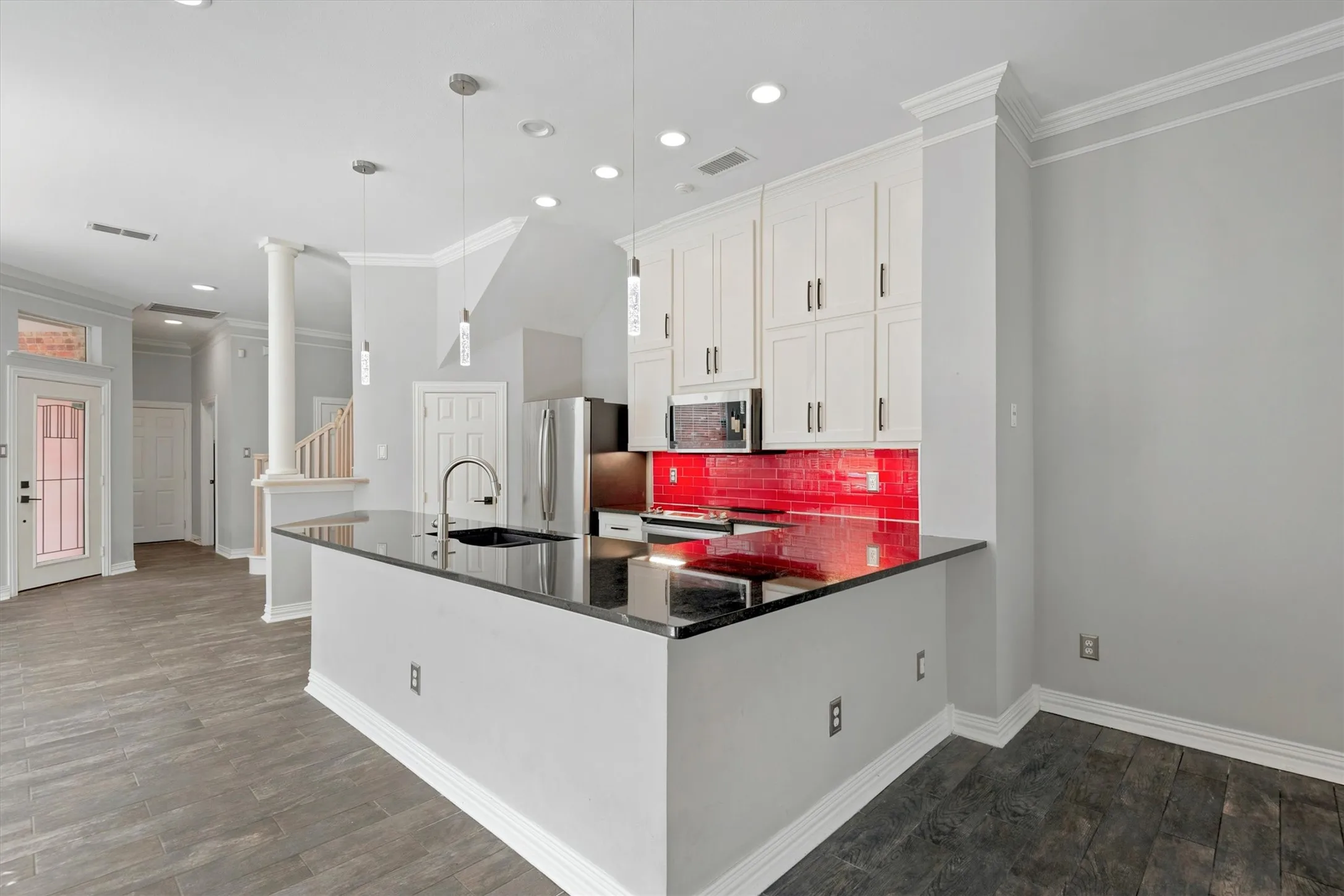Single Family Residence For Sale in Tarrant County , 529 Loch N Green Trail, Arlington, Texas 76012, 2 Bedroom, 3 Bathroom, 2 Garage spaces, 1,919 Sqft, built in 1994, mls#21392558, Real Estate Agent in Arlington, Homes For Sale in Tarrant county, Homes For Sale in Arlington, Realtor in Arlington Texas, Real Estate Brokerage Independent Realty Texas, Luminita Cordes Realtor