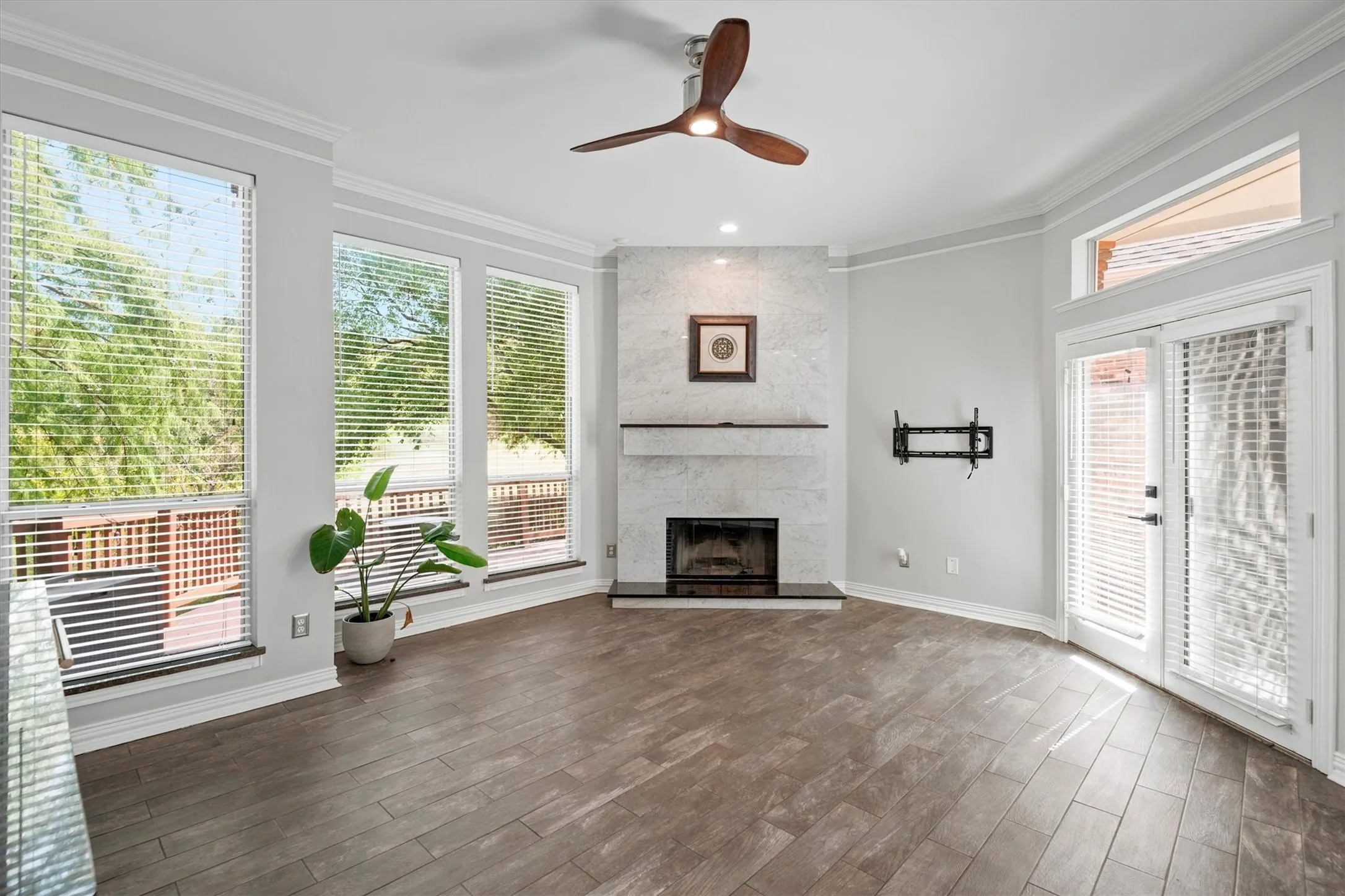 Single Family Residence For Sale in Tarrant County , 529 Loch N Green Trail, Arlington, Texas 76012, 2 Bedroom, 3 Bathroom, 2 Garage spaces, 1,919 Sqft, built in 1994, mls#21392558, Real Estate Agent in Arlington, Homes For Sale in Tarrant county, Homes For Sale in Arlington, Realtor in Arlington Texas, Real Estate Brokerage Independent Realty Texas, Luminita Cordes Realtor