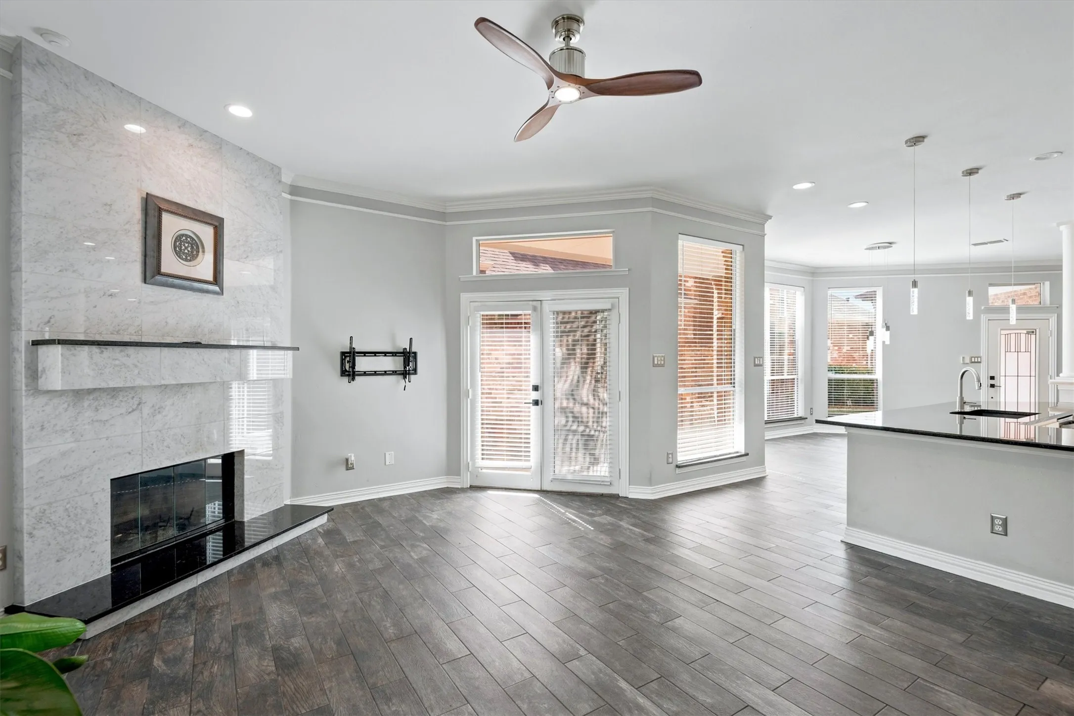 Single Family Residence For Sale in Tarrant County , 529 Loch N Green Trail, Arlington, Texas 76012, 2 Bedroom, 3 Bathroom, 2 Garage spaces, 1,919 Sqft, built in 1994, mls#21392558, Real Estate Agent in Arlington, Homes For Sale in Tarrant county, Homes For Sale in Arlington, Realtor in Arlington Texas, Real Estate Brokerage Independent Realty Texas, Luminita Cordes Realtor