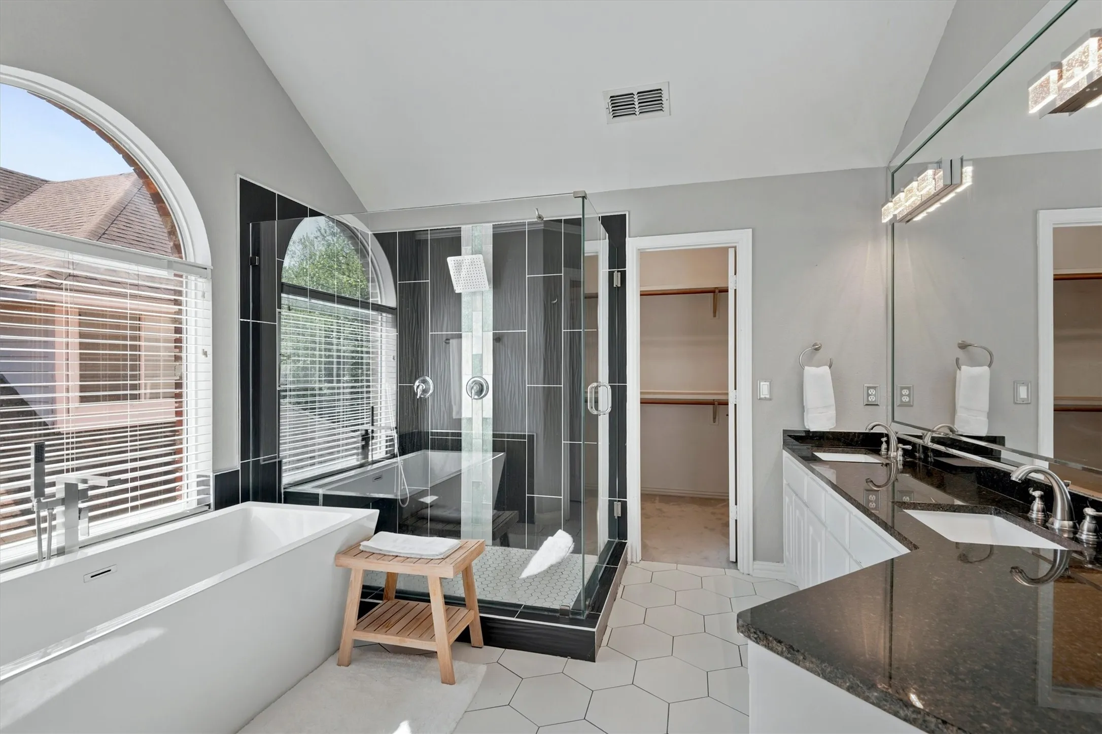 Single Family Residence For Sale in Tarrant County , 529 Loch N Green Trail, Arlington, Texas 76012, 2 Bedroom, 3 Bathroom, 2 Garage spaces, 1,919 Sqft, built in 1994, mls#21392558, Real Estate Agent in Arlington, Homes For Sale in Tarrant county, Homes For Sale in Arlington, Realtor in Arlington Texas, Real Estate Brokerage Independent Realty Texas, Luminita Cordes Realtor