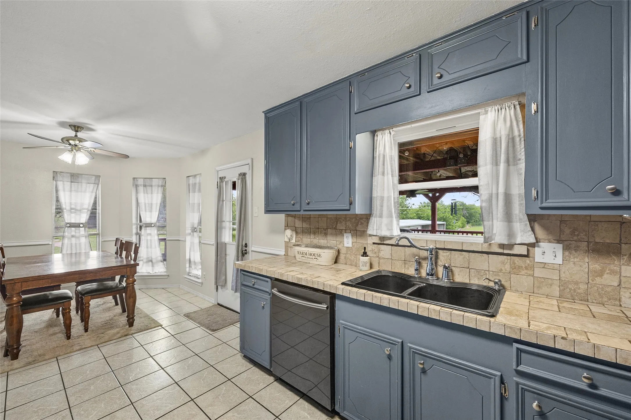 Single Family Residence For Sale in Kaufman County , 116 Willow lake Lane, Crandall, Texas 75114, 3 Bedroom, 2 Bathroom, 2 Garage spaces, 1,413 Sqft, built in 1985, mls#21393523, Real Estate Agent in Crandall, Homes For Sale in Kaufman county, Homes For Sale in Crandall, Realtor in Crandall Texas, Real Estate Brokerage Independent Realty Texas, Luminita Cordes Realtor