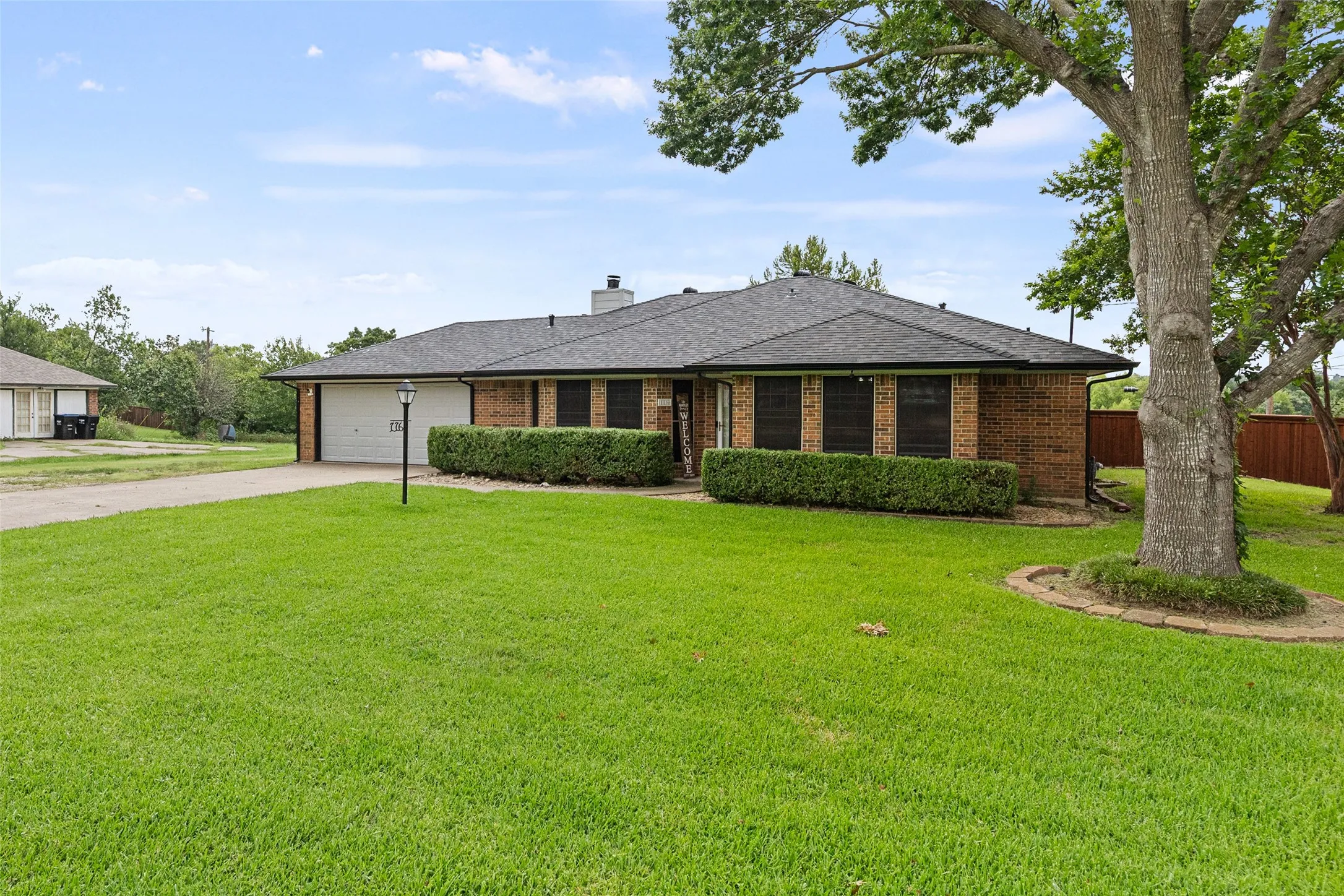 Single Family Residence For Sale in Kaufman County , 116 Willow lake Lane, Crandall, Texas 75114, 3 Bedroom, 2 Bathroom, 2 Garage spaces, 1,413 Sqft, built in 1985, mls#21393523, Real Estate Agent in Crandall, Homes For Sale in Kaufman county, Homes For Sale in Crandall, Realtor in Crandall Texas, Real Estate Brokerage Independent Realty Texas, Luminita Cordes Realtor