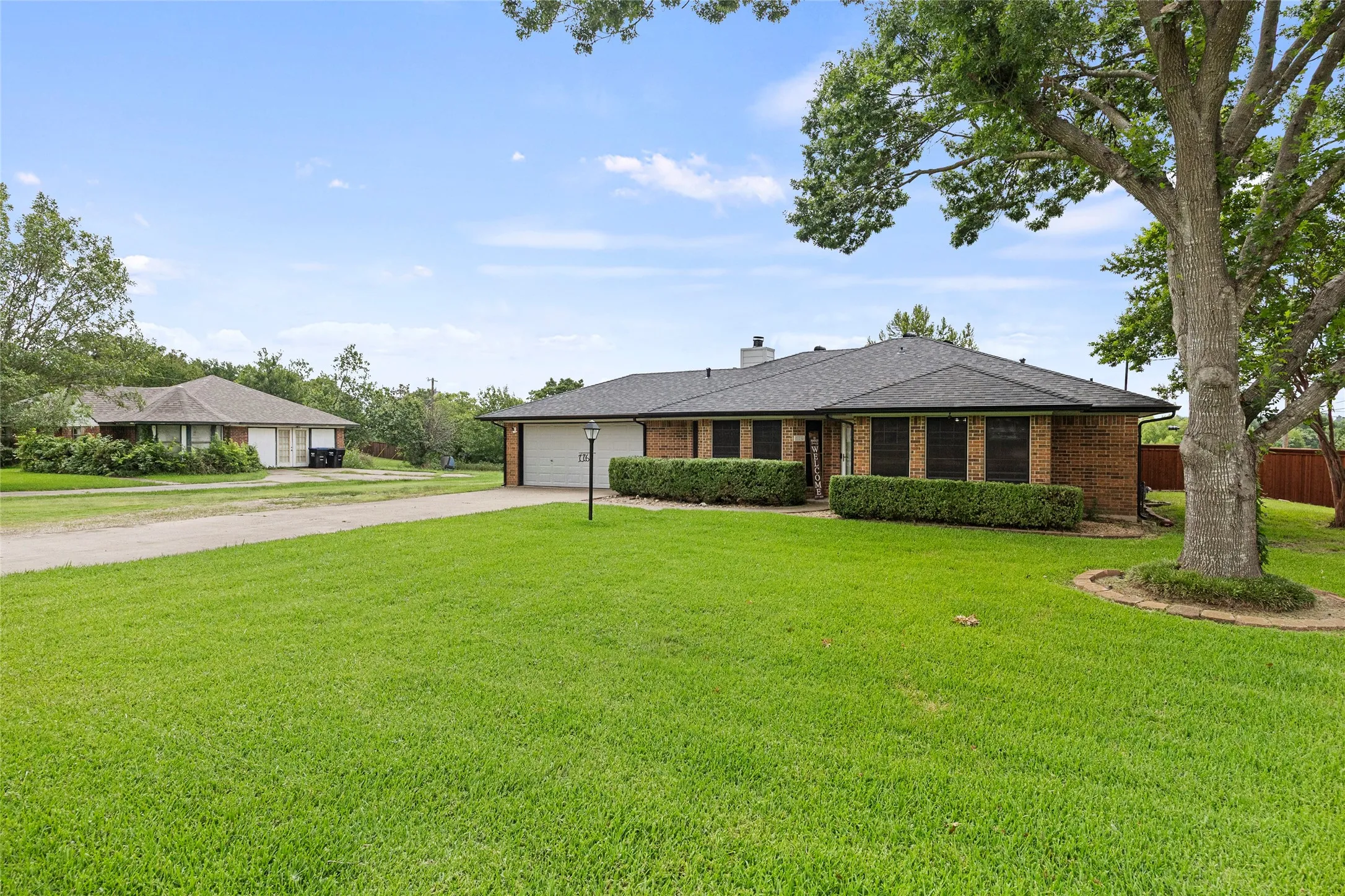 Single Family Residence For Sale in Kaufman County , 116 Willow lake Lane, Crandall, Texas 75114, 3 Bedroom, 2 Bathroom, 2 Garage spaces, 1,413 Sqft, built in 1985, mls#21393523, Real Estate Agent in Crandall, Homes For Sale in Kaufman county, Homes For Sale in Crandall, Realtor in Crandall Texas, Real Estate Brokerage Independent Realty Texas, Luminita Cordes Realtor