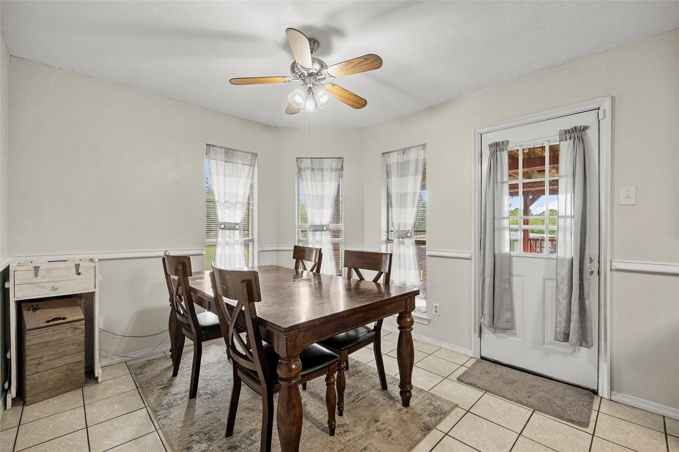 Single Family Residence For Sale in Kaufman County , 116 Willow lake Lane, Crandall, Texas 75114, 3 Bedroom, 2 Bathroom, 2 Garage spaces, 1,413 Sqft, built in 1985, mls#21393523, Real Estate Agent in Crandall, Homes For Sale in Kaufman county, Homes For Sale in Crandall, Realtor in Crandall Texas, Real Estate Brokerage Independent Realty Texas, Luminita Cordes Realtor
