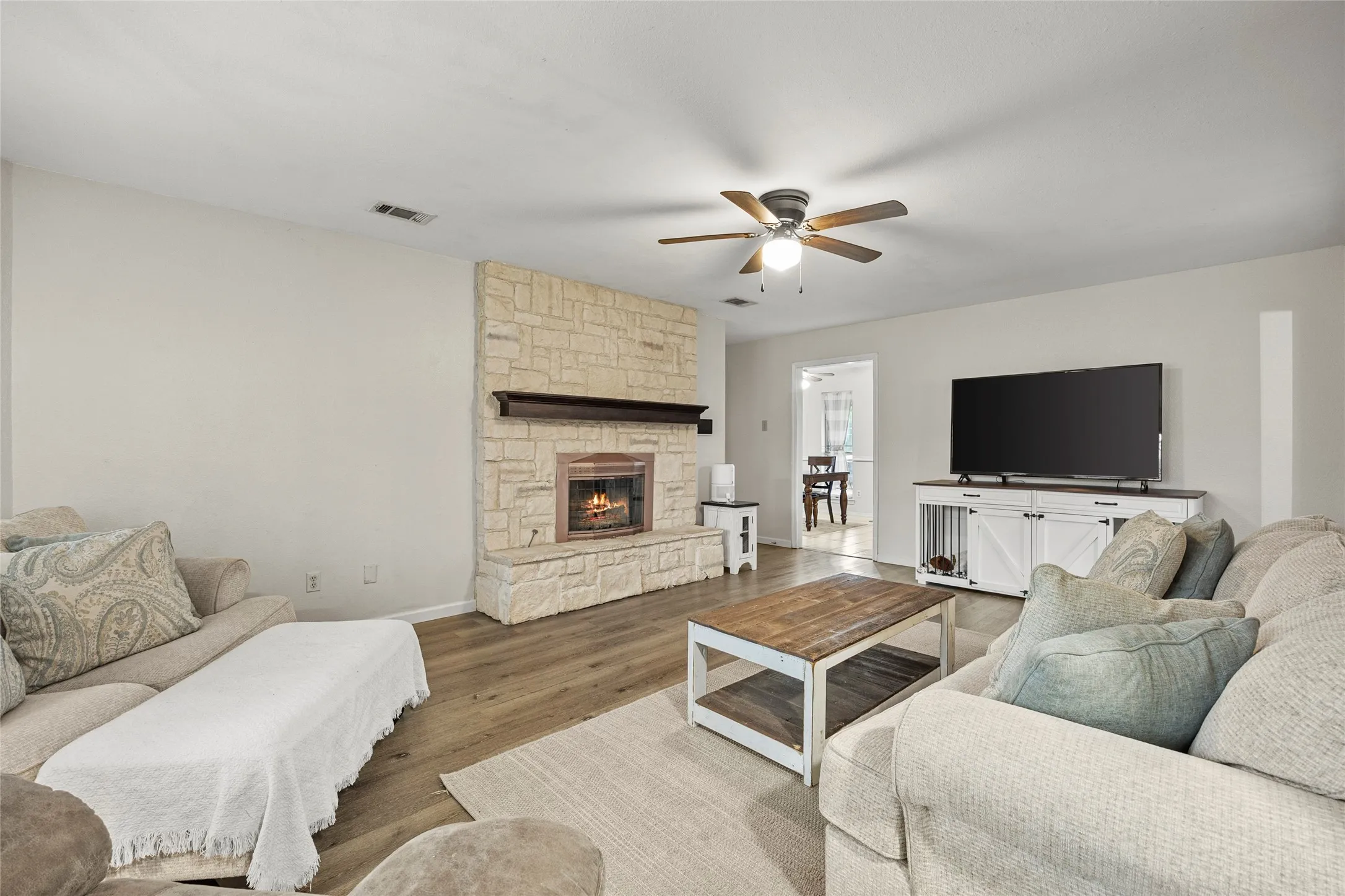 Single Family Residence For Sale in Kaufman County , 116 Willow lake Lane, Crandall, Texas 75114, 3 Bedroom, 2 Bathroom, 2 Garage spaces, 1,413 Sqft, built in 1985, mls#21393523, Real Estate Agent in Crandall, Homes For Sale in Kaufman county, Homes For Sale in Crandall, Realtor in Crandall Texas, Real Estate Brokerage Independent Realty Texas, Luminita Cordes Realtor