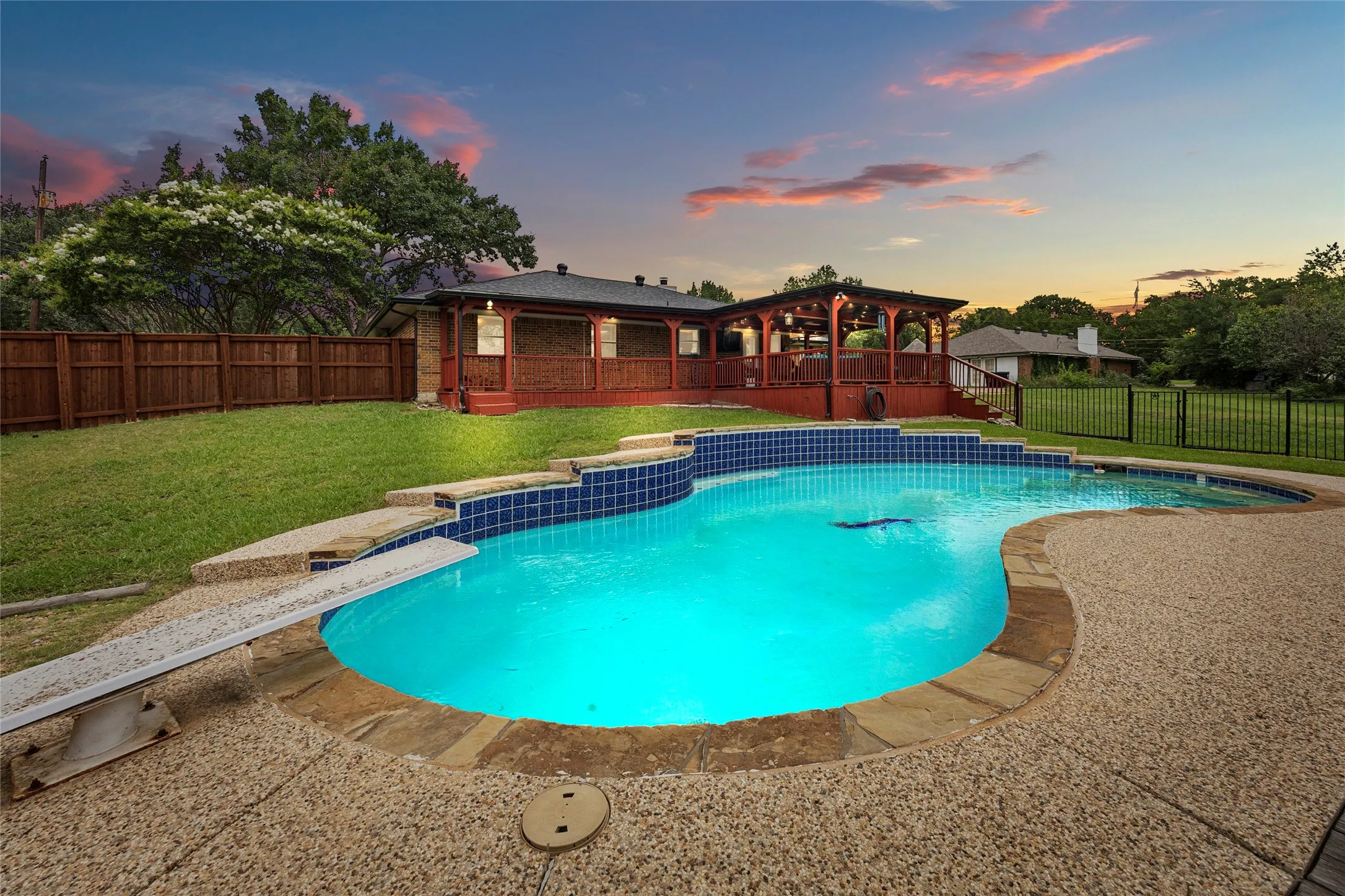 Single Family Residence For Sale in Kaufman County , 116 Willow lake Lane, Crandall, Texas 75114, 3 Bedroom, 2 Bathroom, 2 Garage spaces, 1,413 Sqft, built in 1985, mls#21393523, Real Estate Agent in Crandall, Homes For Sale in Kaufman county, Homes For Sale in Crandall, Realtor in Crandall Texas, Real Estate Brokerage Independent Realty Texas, Luminita Cordes Realtor