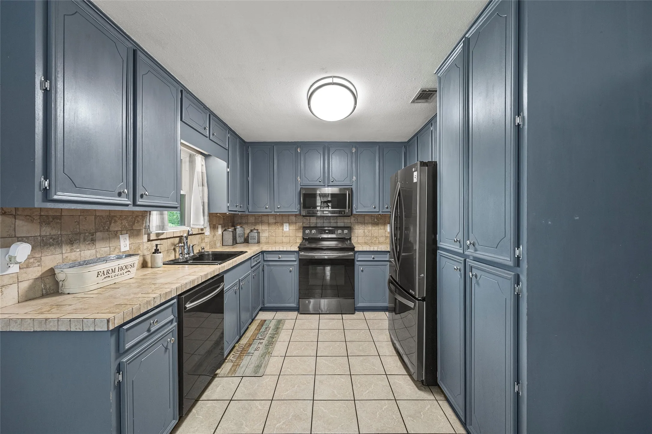 Single Family Residence For Sale in Kaufman County , 116 Willow lake Lane, Crandall, Texas 75114, 3 Bedroom, 2 Bathroom, 2 Garage spaces, 1,413 Sqft, built in 1985, mls#21393523, Real Estate Agent in Crandall, Homes For Sale in Kaufman county, Homes For Sale in Crandall, Realtor in Crandall Texas, Real Estate Brokerage Independent Realty Texas, Luminita Cordes Realtor