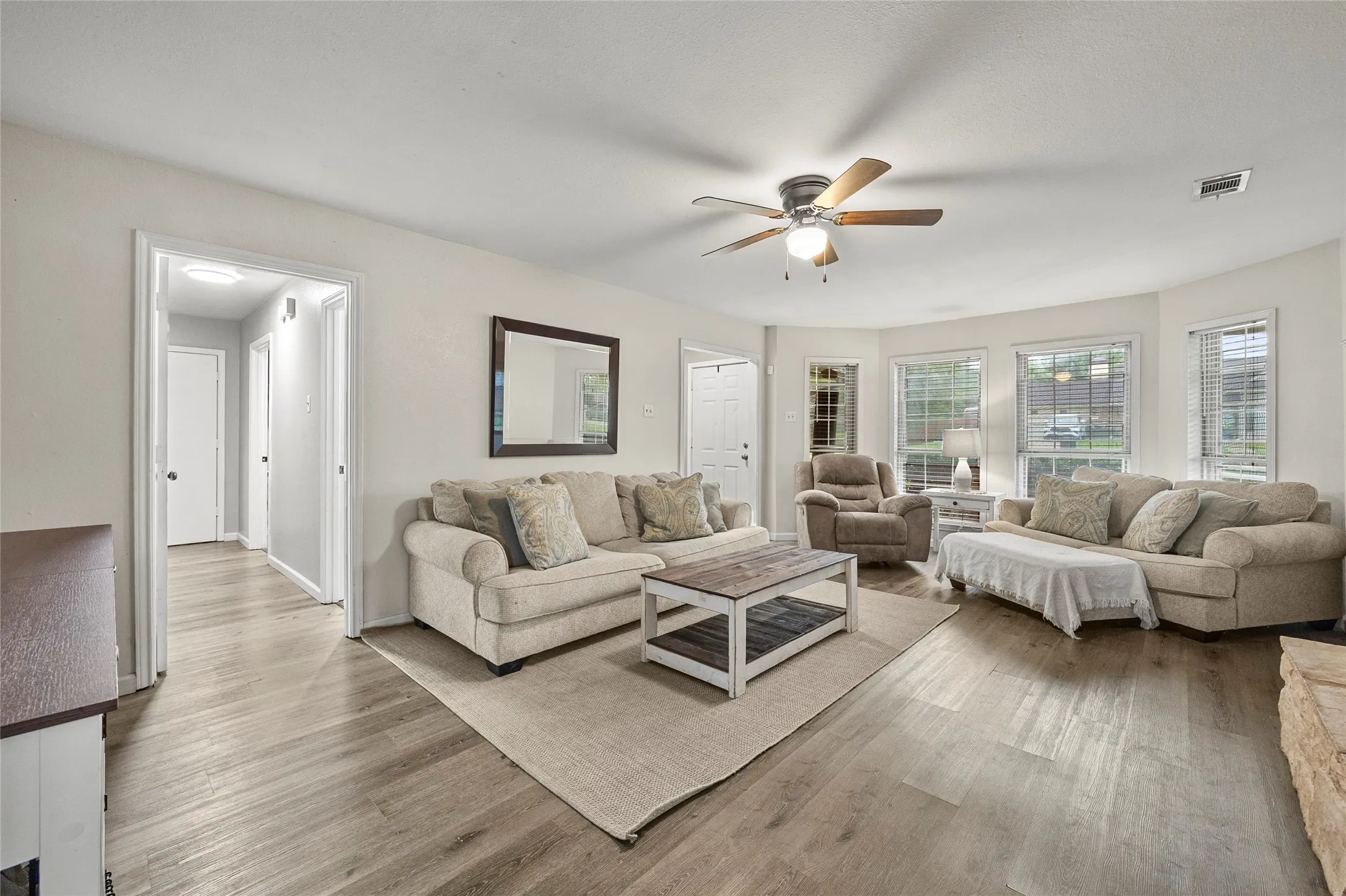 Single Family Residence For Sale in Kaufman County , 116 Willow lake Lane, Crandall, Texas 75114, 3 Bedroom, 2 Bathroom, 2 Garage spaces, 1,413 Sqft, built in 1985, mls#21393523, Real Estate Agent in Crandall, Homes For Sale in Kaufman county, Homes For Sale in Crandall, Realtor in Crandall Texas, Real Estate Brokerage Independent Realty Texas, Luminita Cordes Realtor