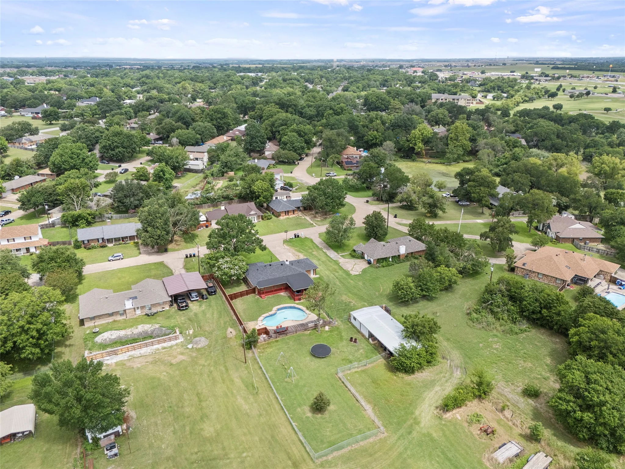 Single Family Residence For Sale in Kaufman County , 116 Willow lake Lane, Crandall, Texas 75114, 3 Bedroom, 2 Bathroom, 2 Garage spaces, 1,413 Sqft, built in 1985, mls#21393523, Real Estate Agent in Crandall, Homes For Sale in Kaufman county, Homes For Sale in Crandall, Realtor in Crandall Texas, Real Estate Brokerage Independent Realty Texas, Luminita Cordes Realtor