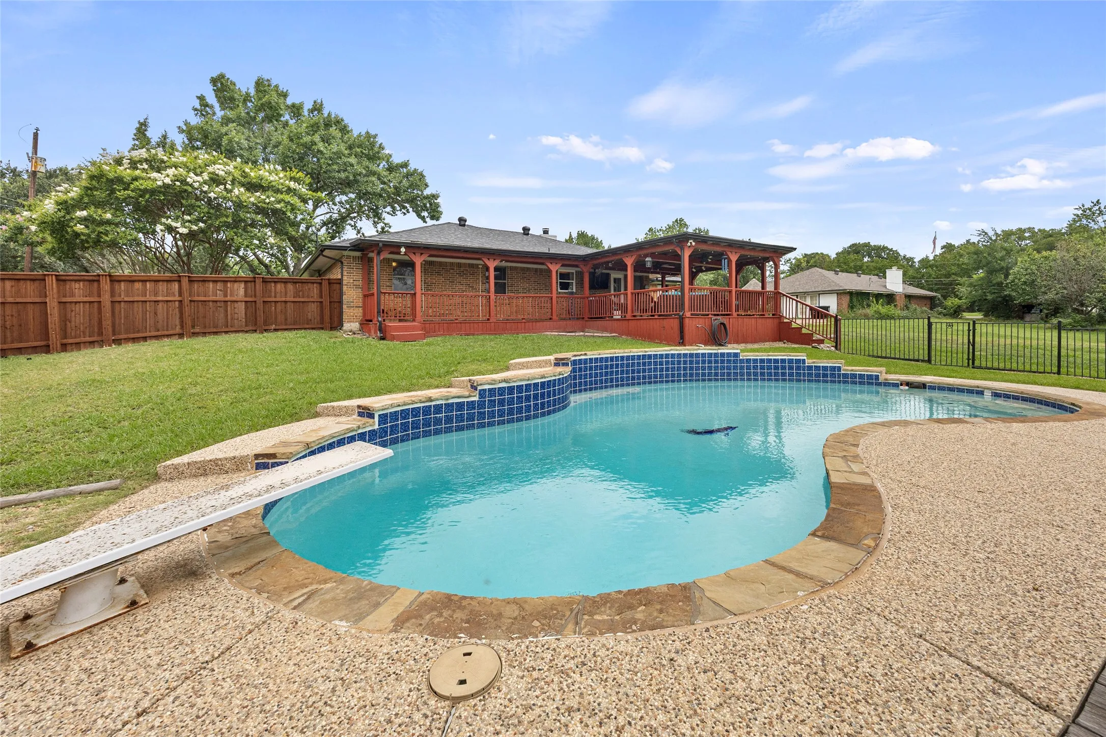 Single Family Residence For Sale in Kaufman County , 116 Willow lake Lane, Crandall, Texas 75114, 3 Bedroom, 2 Bathroom, 2 Garage spaces, 1,413 Sqft, built in 1985, mls#21393523, Real Estate Agent in Crandall, Homes For Sale in Kaufman county, Homes For Sale in Crandall, Realtor in Crandall Texas, Real Estate Brokerage Independent Realty Texas, Luminita Cordes Realtor