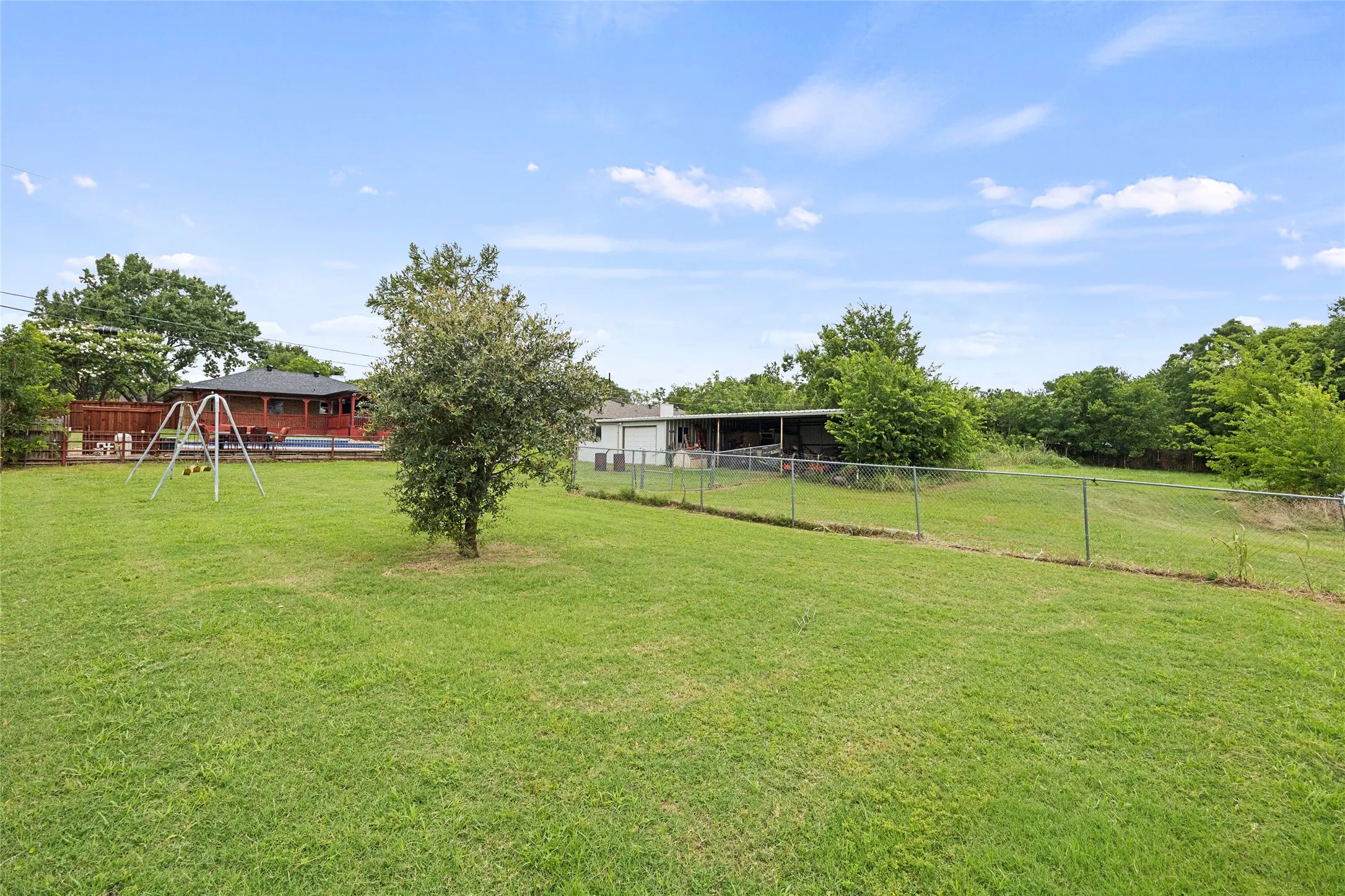 Single Family Residence For Sale in Kaufman County , 116 Willow lake Lane, Crandall, Texas 75114, 3 Bedroom, 2 Bathroom, 2 Garage spaces, 1,413 Sqft, built in 1985, mls#21393523, Real Estate Agent in Crandall, Homes For Sale in Kaufman county, Homes For Sale in Crandall, Realtor in Crandall Texas, Real Estate Brokerage Independent Realty Texas, Luminita Cordes Realtor