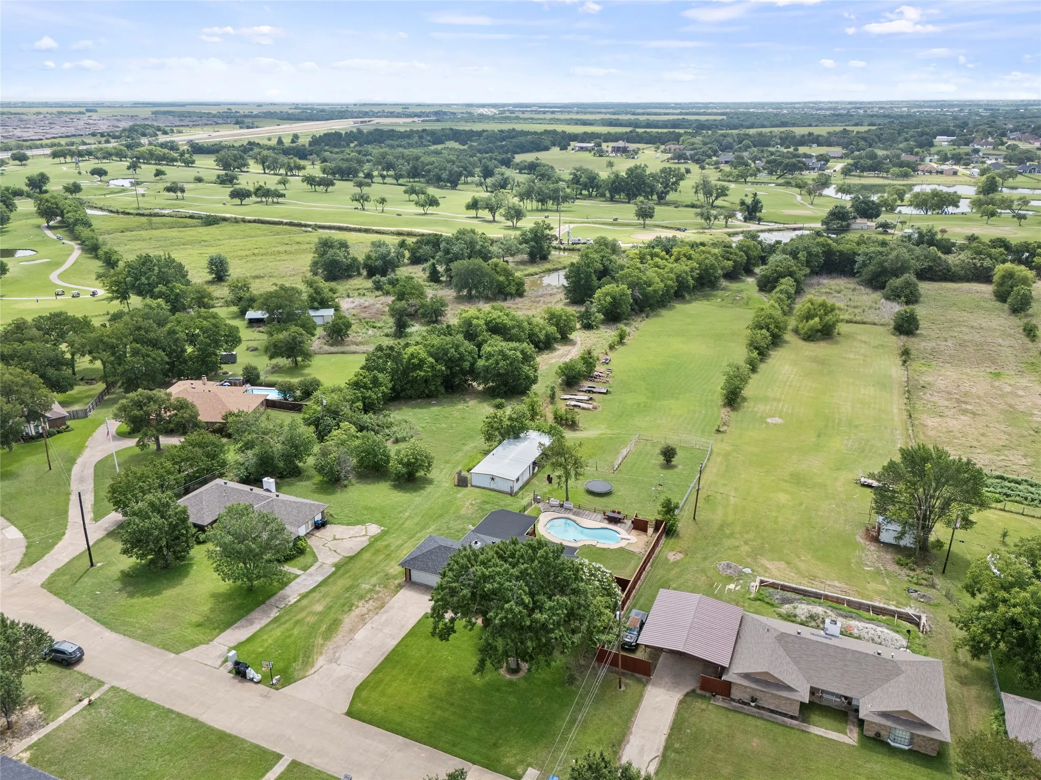 Single Family Residence For Sale in Kaufman County , 116 Willow lake Lane, Crandall, Texas 75114, 3 Bedroom, 2 Bathroom, 2 Garage spaces, 1,413 Sqft, built in 1985, mls#21393523, Real Estate Agent in Crandall, Homes For Sale in Kaufman county, Homes For Sale in Crandall, Realtor in Crandall Texas, Real Estate Brokerage Independent Realty Texas, Luminita Cordes Realtor