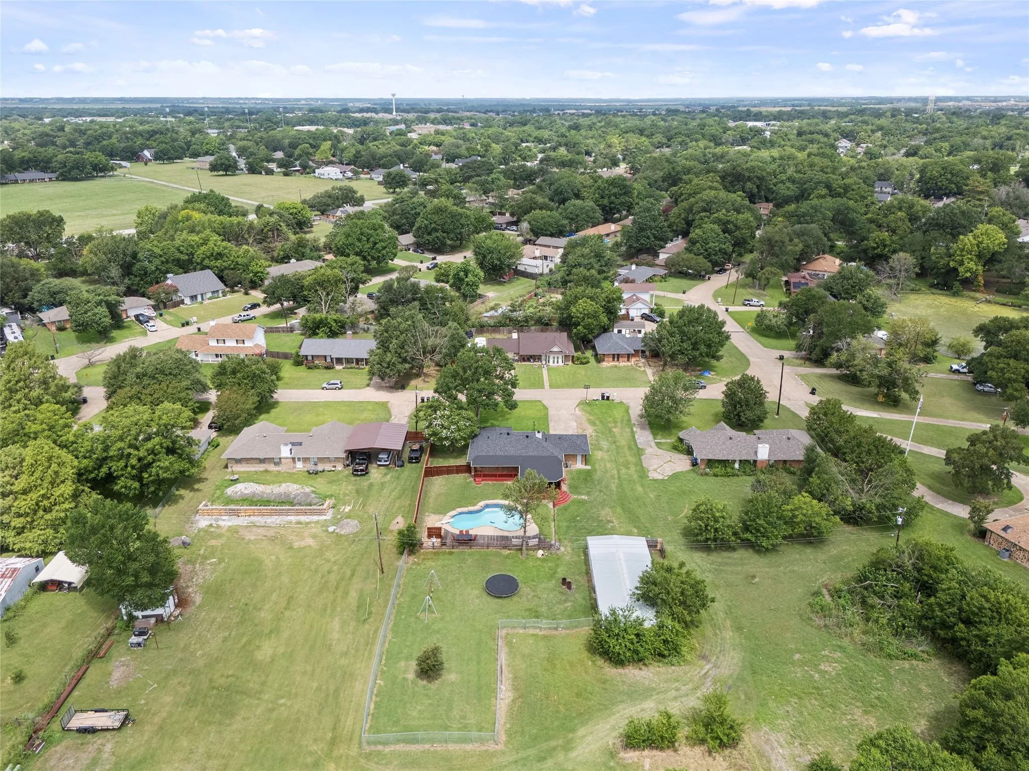 Single Family Residence For Sale in Kaufman County , 116 Willow lake Lane, Crandall, Texas 75114, 3 Bedroom, 2 Bathroom, 2 Garage spaces, 1,413 Sqft, built in 1985, mls#21393523, Real Estate Agent in Crandall, Homes For Sale in Kaufman county, Homes For Sale in Crandall, Realtor in Crandall Texas, Real Estate Brokerage Independent Realty Texas, Luminita Cordes Realtor