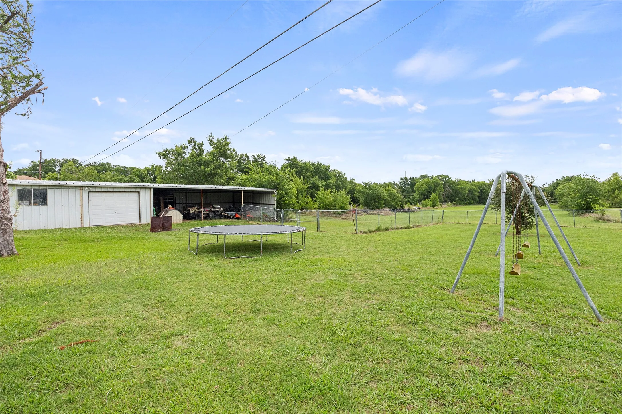 Single Family Residence For Sale in Kaufman County , 116 Willow lake Lane, Crandall, Texas 75114, 3 Bedroom, 2 Bathroom, 2 Garage spaces, 1,413 Sqft, built in 1985, mls#21393523, Real Estate Agent in Crandall, Homes For Sale in Kaufman county, Homes For Sale in Crandall, Realtor in Crandall Texas, Real Estate Brokerage Independent Realty Texas, Luminita Cordes Realtor