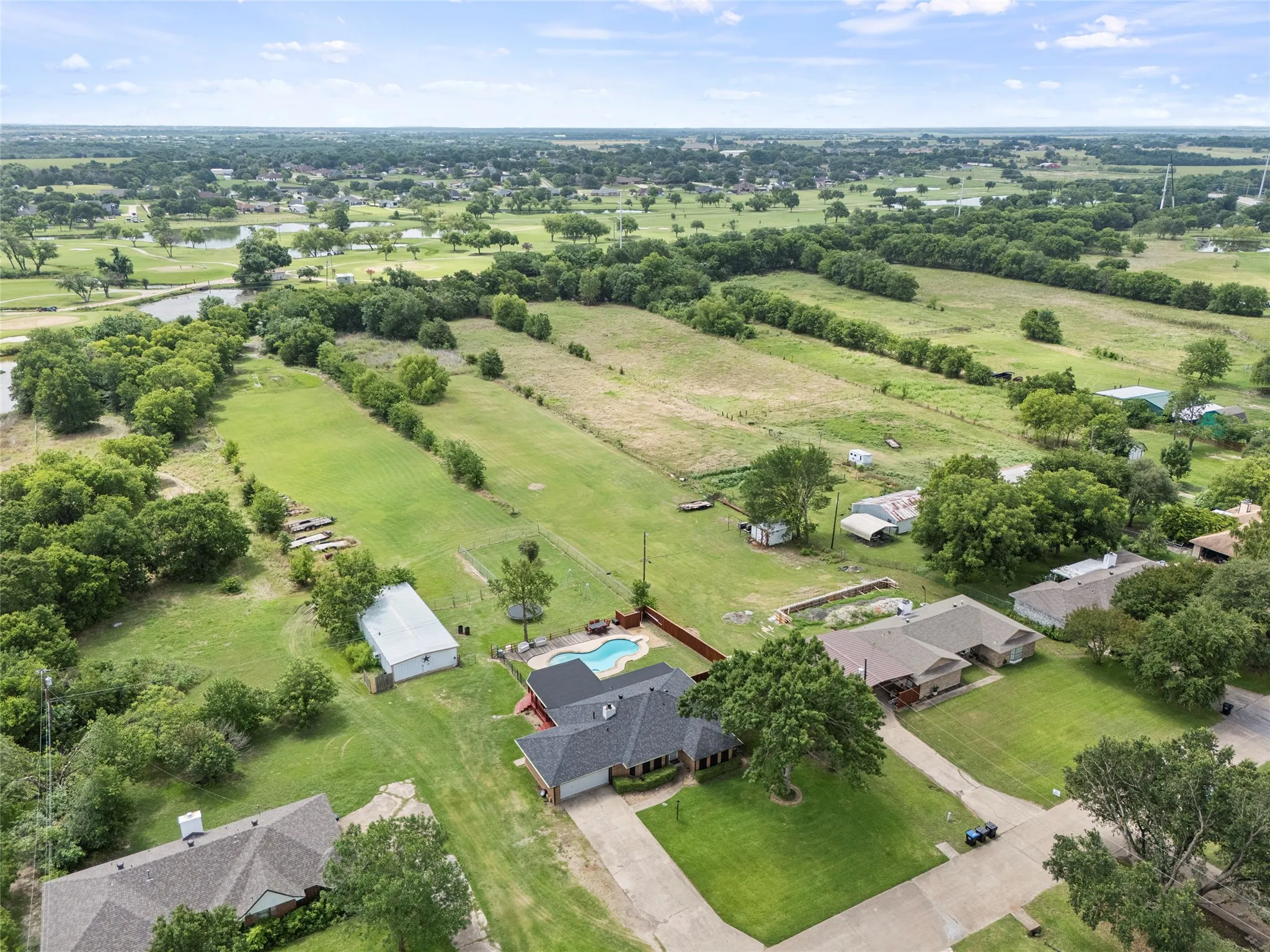 Single Family Residence For Sale in Kaufman County , 116 Willow lake Lane, Crandall, Texas 75114, 3 Bedroom, 2 Bathroom, 2 Garage spaces, 1,413 Sqft, built in 1985, mls#21393523, Real Estate Agent in Crandall, Homes For Sale in Kaufman county, Homes For Sale in Crandall, Realtor in Crandall Texas, Real Estate Brokerage Independent Realty Texas, Luminita Cordes Realtor
