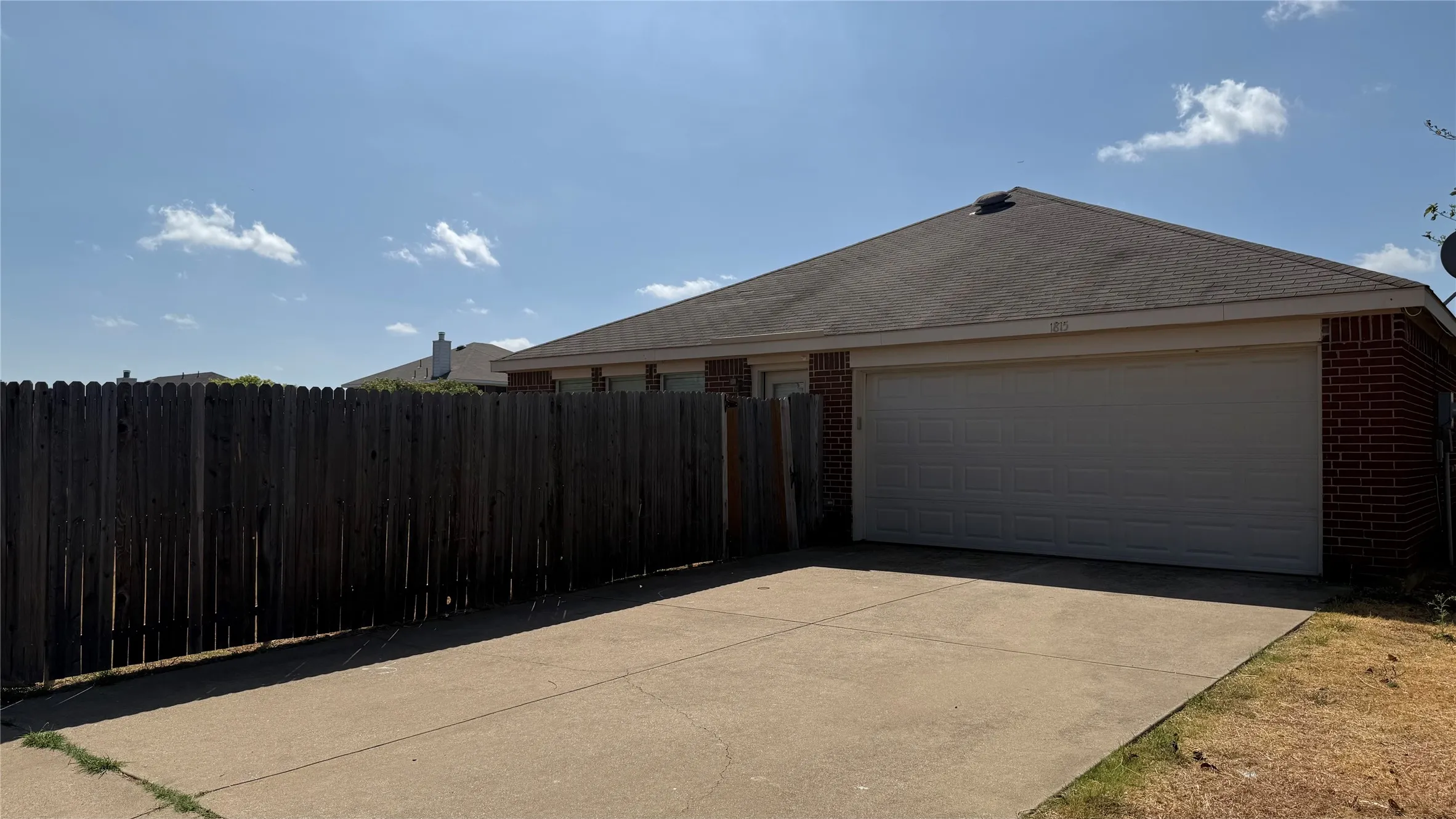 Single Family Residence For Rent in Dallas County , 1815 Shanna Drive, Lancaster, Texas 75134, 4 Bedroom, 2 Bathroom, 2 Garage spaces, 2,076 Sqft, built in 2006, mls#21393531, Real Estate Agent in Lancaster, Homes For Rent in Dallas county, Homes For Rent in Lancaster, Realtor in Lancaster Texas, Real Estate Brokerage Independent Realty Texas, Luminita Cordes Realtor