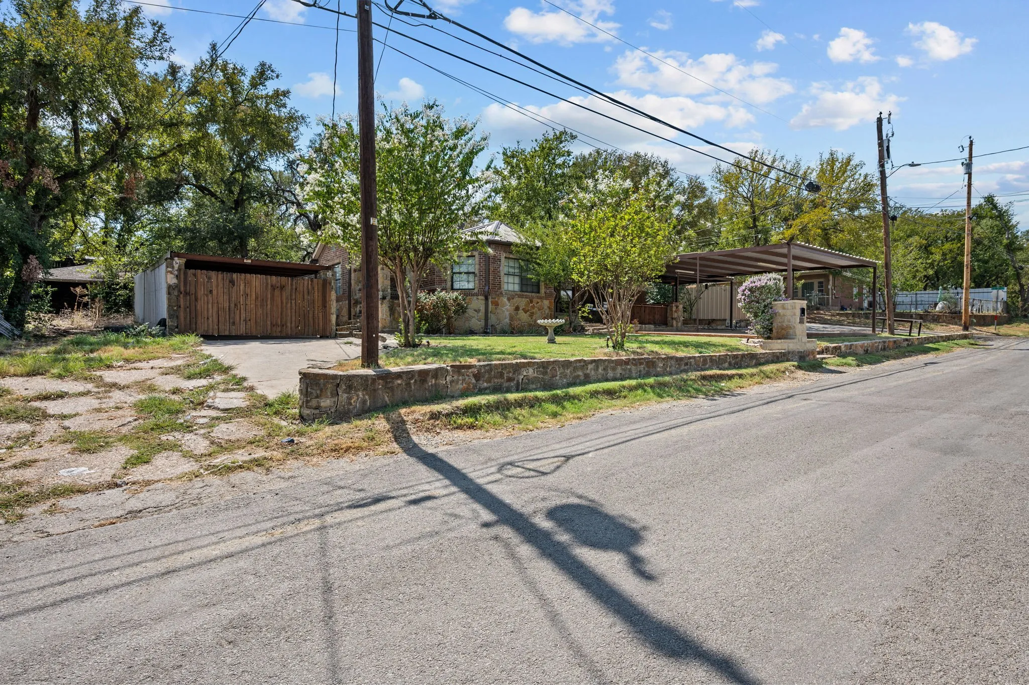 Single Family Residence For Sale in Palo Pinto County , 602 SE 18th Street, Mineral Wells, Texas 76067, 3 Bedroom, 1 Bathroom, Garage spaces, 1,602 Sqft, built in 1950, mls#21389832, Real Estate Agent in Mineral Wells, Homes For Sale in Palo Pinto county, Homes For Sale in Mineral Wells, Realtor in Mineral Wells Texas, Real Estate Brokerage Independent Realty Texas, Luminita Cordes Realtor