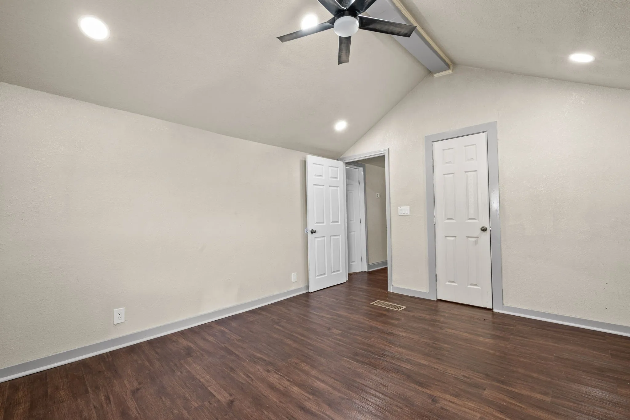 Single Family Residence For Sale in Palo Pinto County , 602 SE 18th Street, Mineral Wells, Texas 76067, 3 Bedroom, 1 Bathroom, Garage spaces, 1,602 Sqft, built in 1950, mls#21389832, Real Estate Agent in Mineral Wells, Homes For Sale in Palo Pinto county, Homes For Sale in Mineral Wells, Realtor in Mineral Wells Texas, Real Estate Brokerage Independent Realty Texas, Luminita Cordes Realtor
