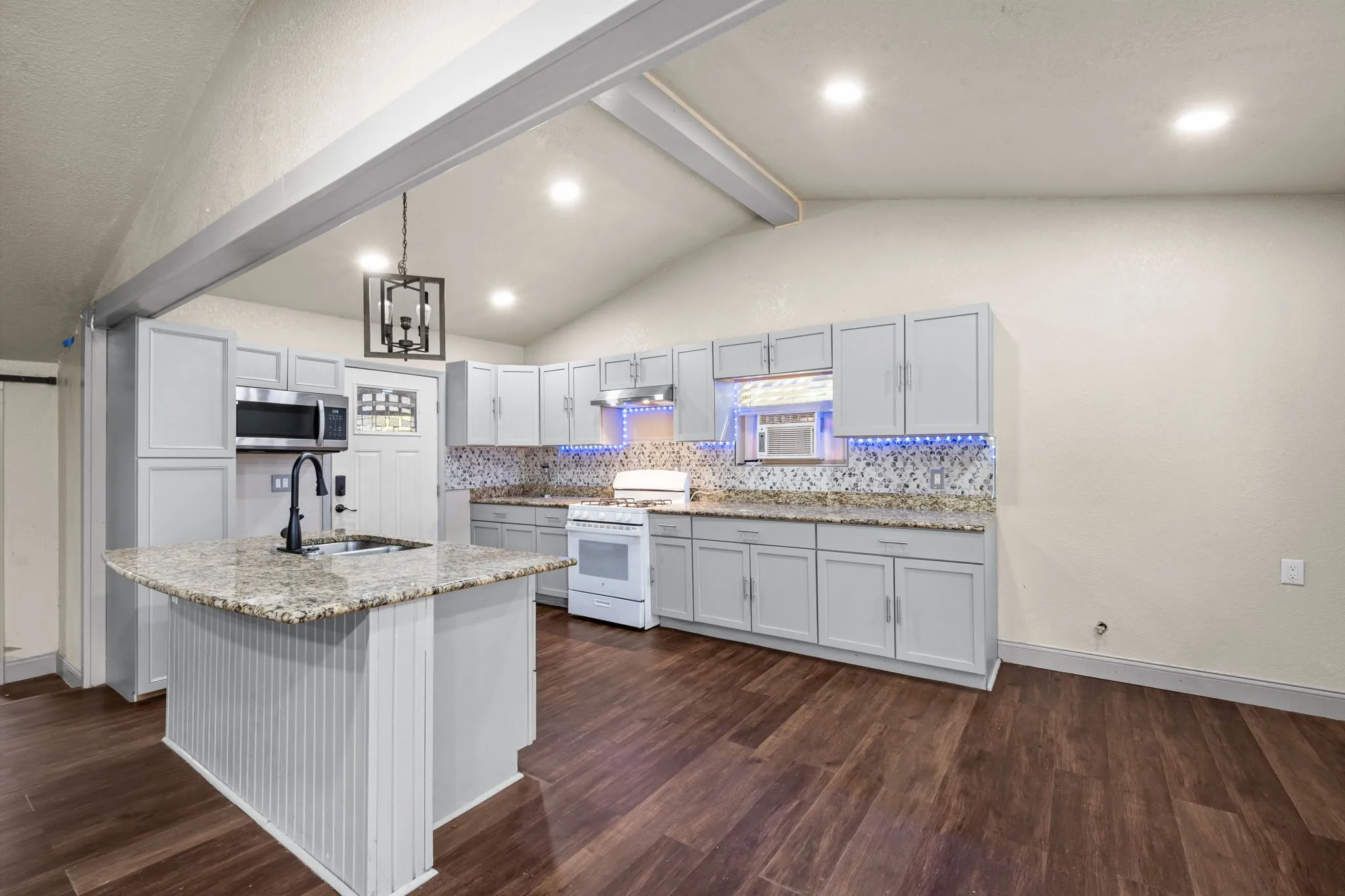 Single Family Residence For Sale in Palo Pinto County , 602 SE 18th Street, Mineral Wells, Texas 76067, 3 Bedroom, 1 Bathroom, Garage spaces, 1,602 Sqft, built in 1950, mls#21389832, Real Estate Agent in Mineral Wells, Homes For Sale in Palo Pinto county, Homes For Sale in Mineral Wells, Realtor in Mineral Wells Texas, Real Estate Brokerage Independent Realty Texas, Luminita Cordes Realtor