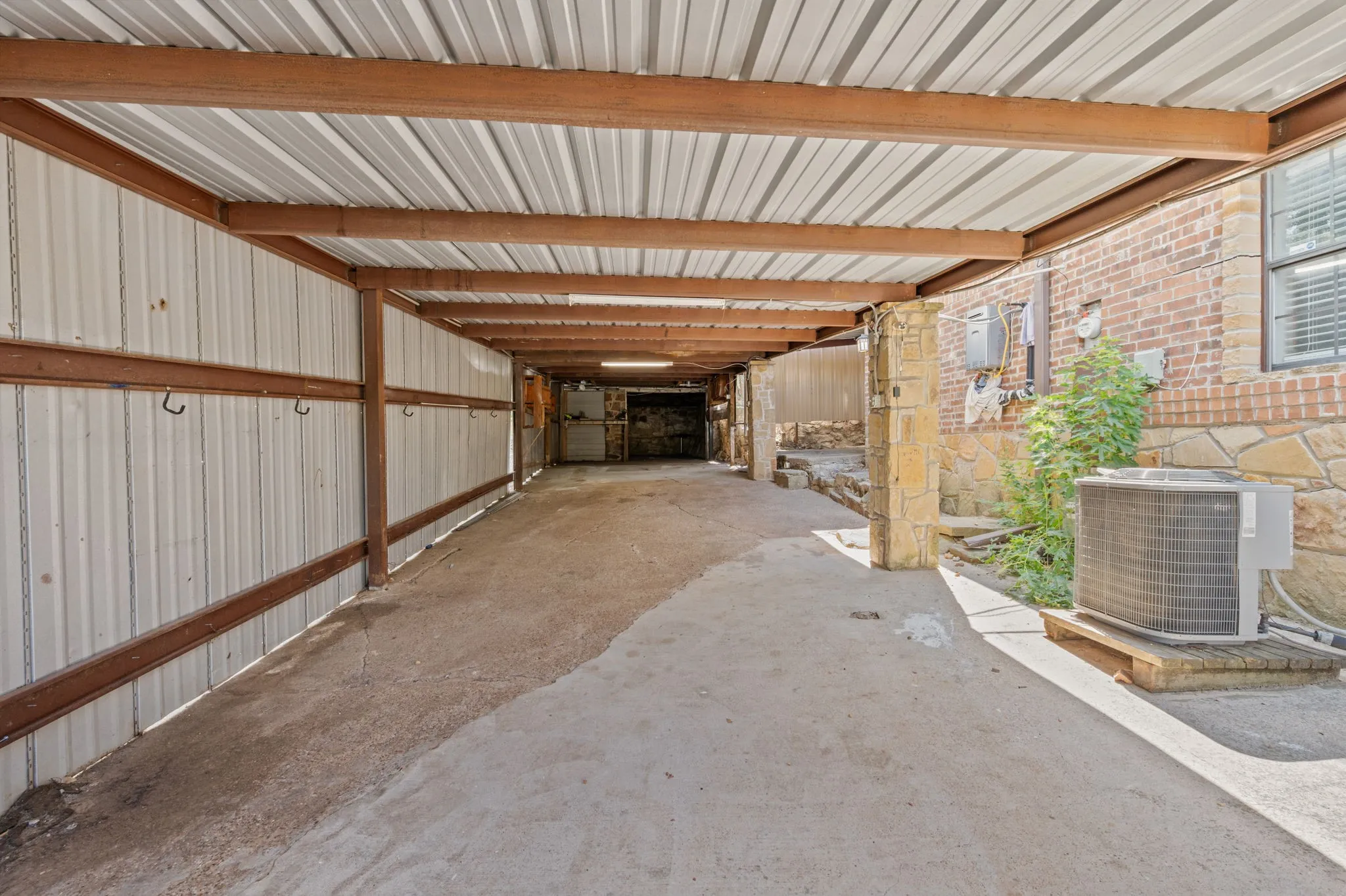 Single Family Residence For Sale in Palo Pinto County , 602 SE 18th Street, Mineral Wells, Texas 76067, 3 Bedroom, 1 Bathroom, Garage spaces, 1,602 Sqft, built in 1950, mls#21389832, Real Estate Agent in Mineral Wells, Homes For Sale in Palo Pinto county, Homes For Sale in Mineral Wells, Realtor in Mineral Wells Texas, Real Estate Brokerage Independent Realty Texas, Luminita Cordes Realtor