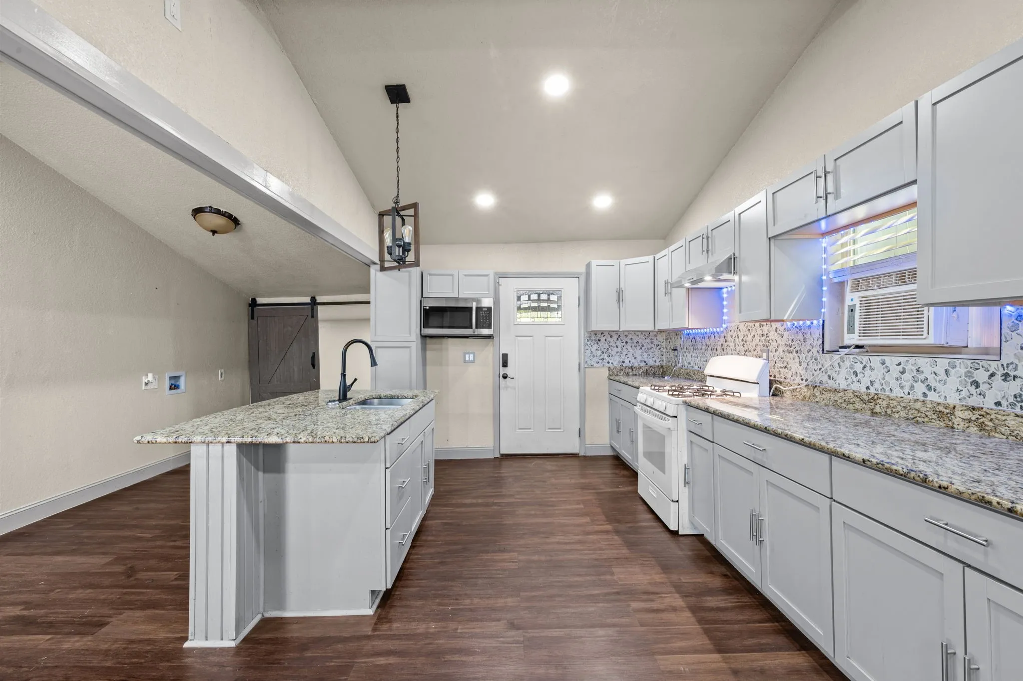 Single Family Residence For Sale in Palo Pinto County , 602 SE 18th Street, Mineral Wells, Texas 76067, 3 Bedroom, 1 Bathroom, Garage spaces, 1,602 Sqft, built in 1950, mls#21389832, Real Estate Agent in Mineral Wells, Homes For Sale in Palo Pinto county, Homes For Sale in Mineral Wells, Realtor in Mineral Wells Texas, Real Estate Brokerage Independent Realty Texas, Luminita Cordes Realtor
