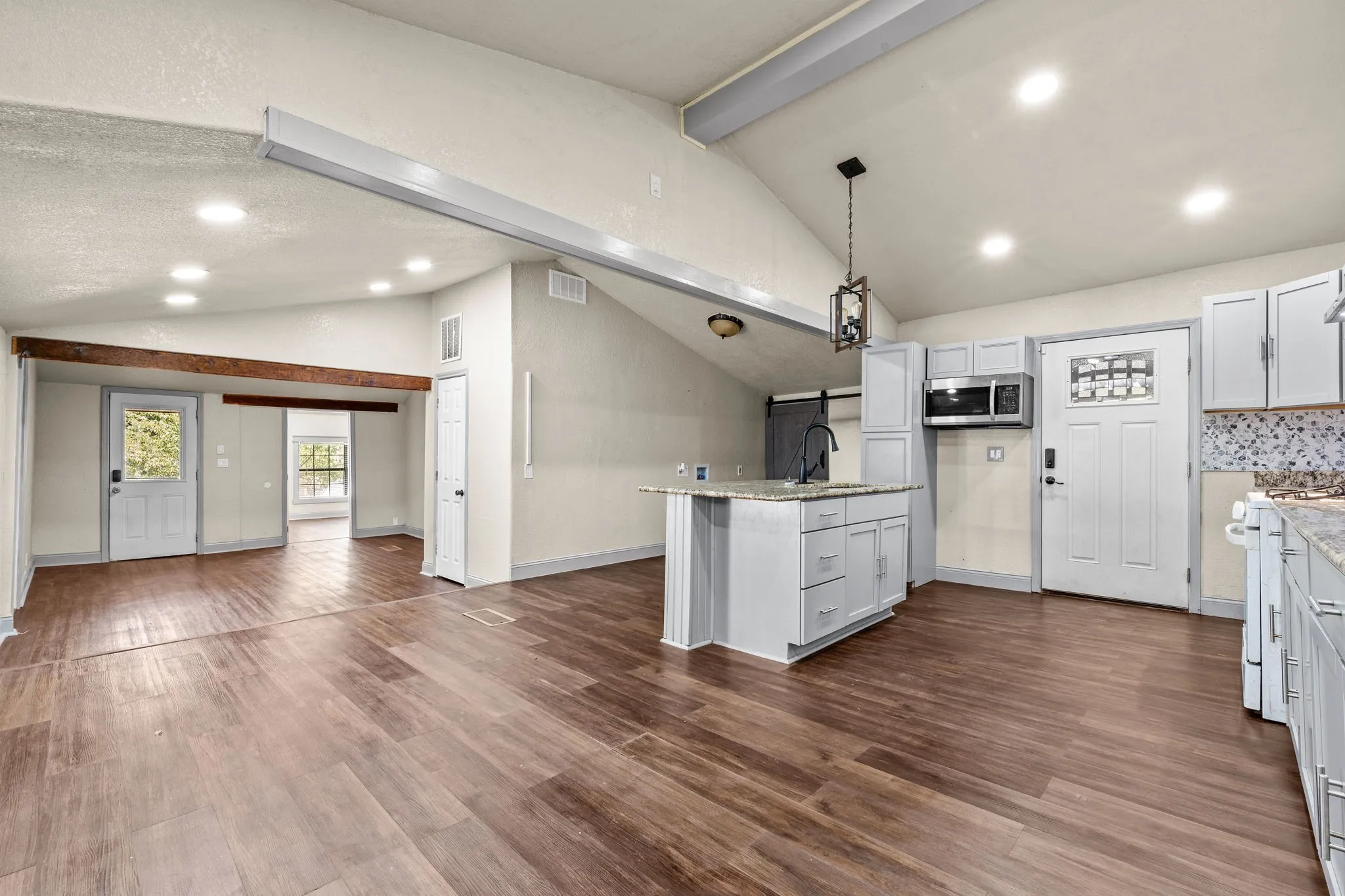 Single Family Residence For Sale in Palo Pinto County , 602 SE 18th Street, Mineral Wells, Texas 76067, 3 Bedroom, 1 Bathroom, Garage spaces, 1,602 Sqft, built in 1950, mls#21389832, Real Estate Agent in Mineral Wells, Homes For Sale in Palo Pinto county, Homes For Sale in Mineral Wells, Realtor in Mineral Wells Texas, Real Estate Brokerage Independent Realty Texas, Luminita Cordes Realtor