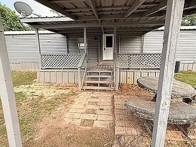 Mobile Home For Sale in Henderson County , 1901 Elm Drive, Kemp, Texas 75143, 3 Bedroom, 2 Bathroom, 2 Garage spaces, 1,216 Sqft, built in 1993, mls#21393533, Real Estate Agent in Kemp, Homes For Sale in Henderson county, Homes For Sale in Kemp, Realtor in Kemp Texas, Real Estate Brokerage Independent Realty Texas, Luminita Cordes Realtor