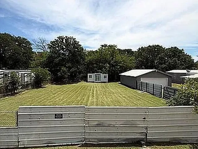 Mobile Home For Sale in Henderson County , 1901 Elm Drive, Kemp, Texas 75143, 3 Bedroom, 2 Bathroom, 2 Garage spaces, 1,216 Sqft, built in 1993, mls#21393533, Real Estate Agent in Kemp, Homes For Sale in Henderson county, Homes For Sale in Kemp, Realtor in Kemp Texas, Real Estate Brokerage Independent Realty Texas, Luminita Cordes Realtor