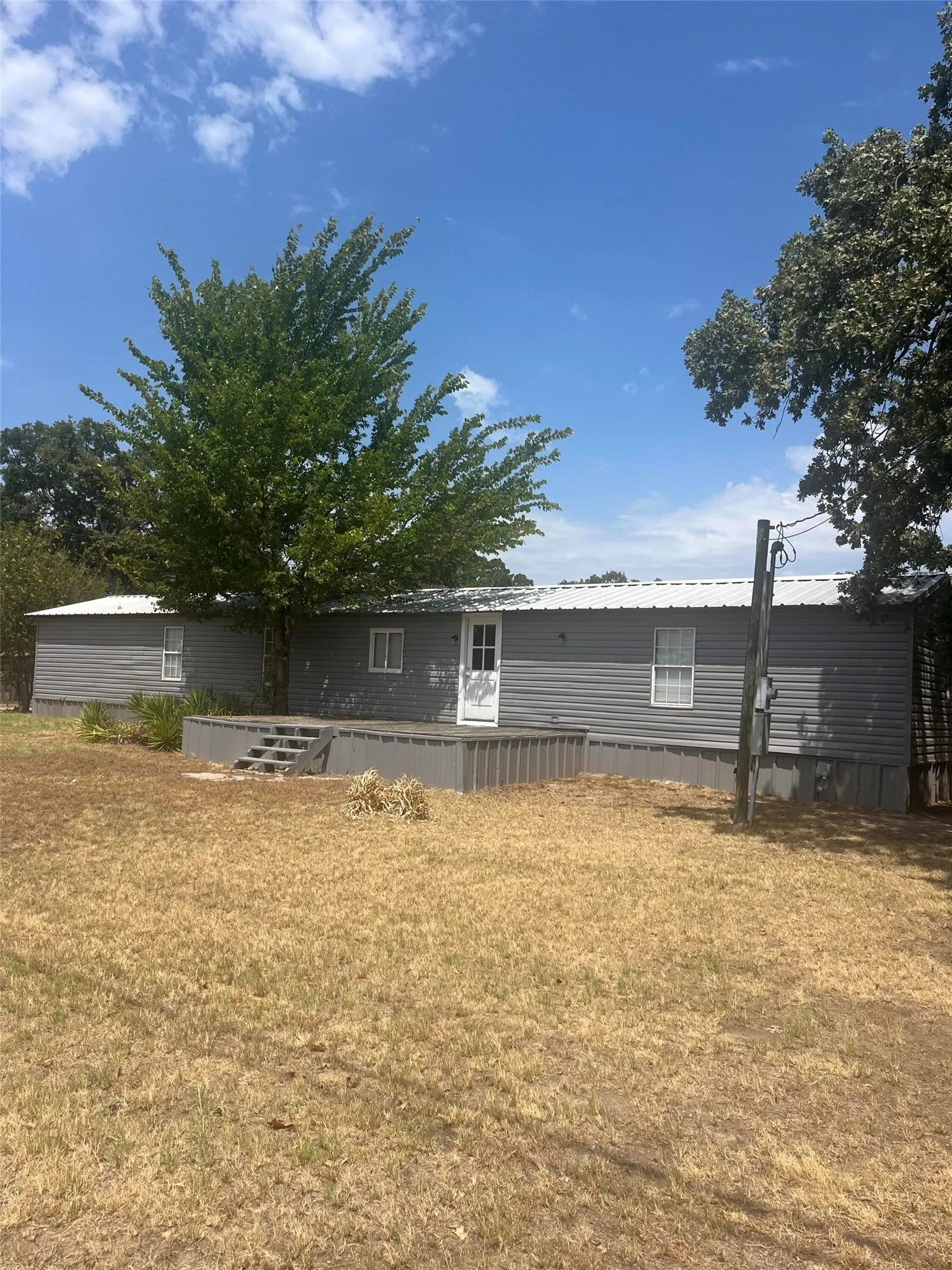 Mobile Home For Sale in Henderson County , 1901 Elm Drive, Kemp, Texas 75143, 3 Bedroom, 2 Bathroom, 2 Garage spaces, 1,216 Sqft, built in 1993, mls#21393533, Real Estate Agent in Kemp, Homes For Sale in Henderson county, Homes For Sale in Kemp, Realtor in Kemp Texas, Real Estate Brokerage Independent Realty Texas, Luminita Cordes Realtor