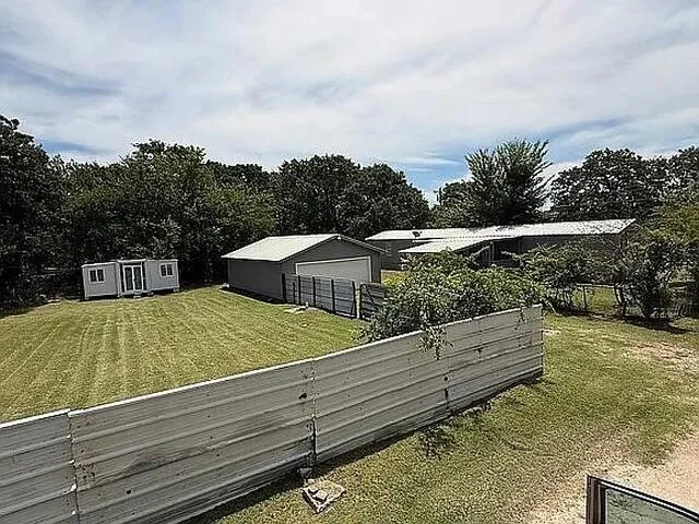 Mobile Home For Sale in Henderson County , 1901 Elm Drive, Kemp, Texas 75143, 3 Bedroom, 2 Bathroom, 2 Garage spaces, 1,216 Sqft, built in 1993, mls#21393533, Real Estate Agent in Kemp, Homes For Sale in Henderson county, Homes For Sale in Kemp, Realtor in Kemp Texas, Real Estate Brokerage Independent Realty Texas, Luminita Cordes Realtor