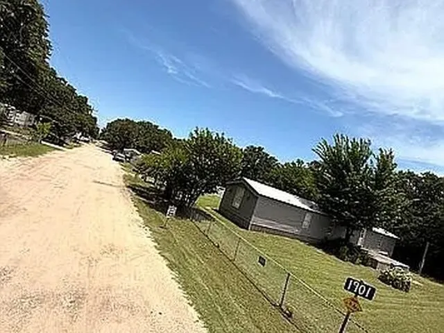Mobile Home For Sale in Henderson County , 1901 Elm Drive, Kemp, Texas 75143, 3 Bedroom, 2 Bathroom, 2 Garage spaces, 1,216 Sqft, built in 1993, mls#21393533, Real Estate Agent in Kemp, Homes For Sale in Henderson county, Homes For Sale in Kemp, Realtor in Kemp Texas, Real Estate Brokerage Independent Realty Texas, Luminita Cordes Realtor