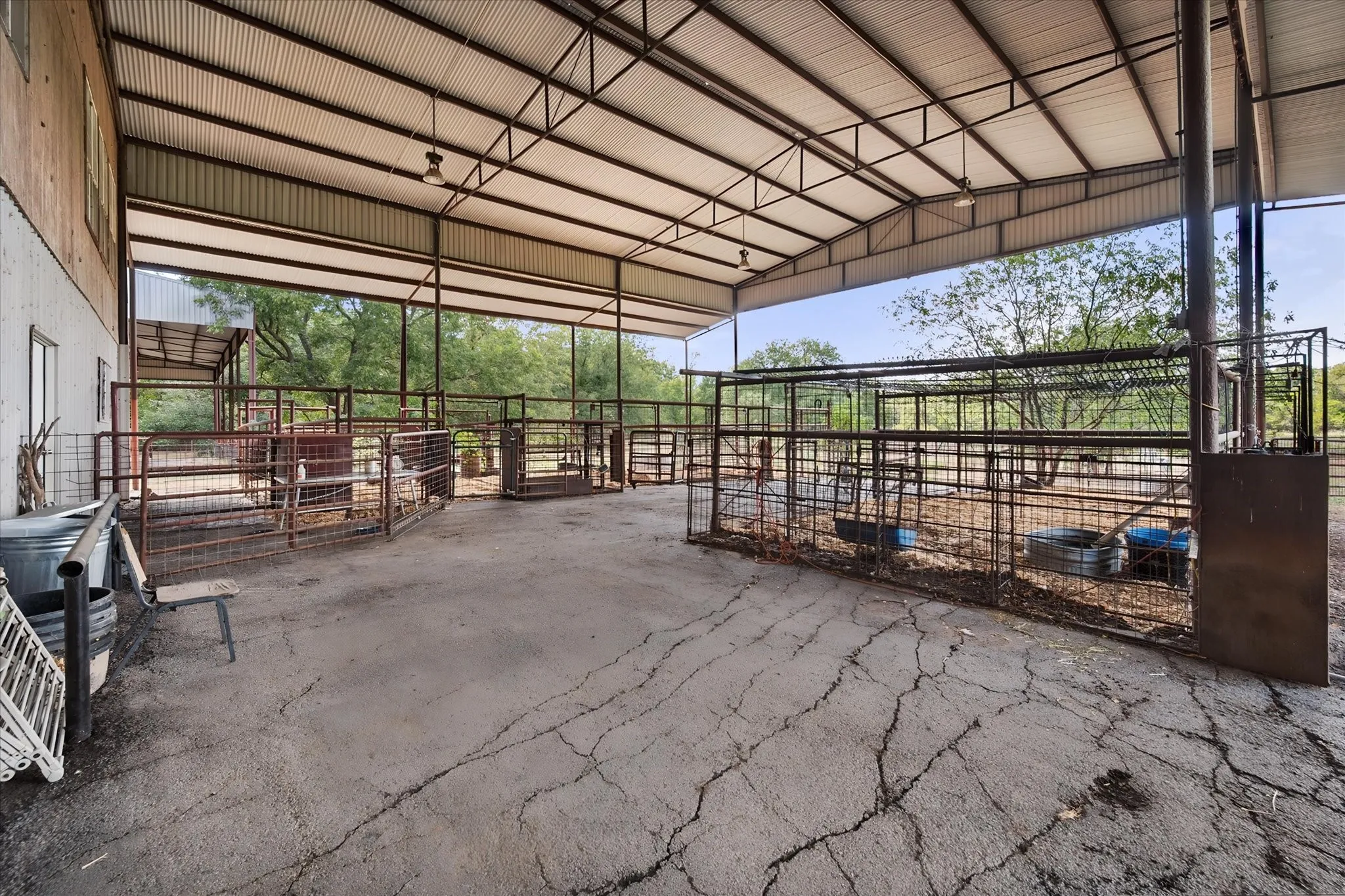 Farm For Sale in Navarro County , 225 SW County Road 0020, Corsicana, Texas 75110, 5 Bedroom, 5 Bathroom, 3 Garage spaces, 3,900 Sqft, built in 1995, mls#21389527, Real Estate Agent in Corsicana, Homes For Sale in Navarro county, Homes For Sale in Corsicana, Realtor in Corsicana Texas, Real Estate Brokerage Independent Realty Texas, Luminita Cordes Realtor