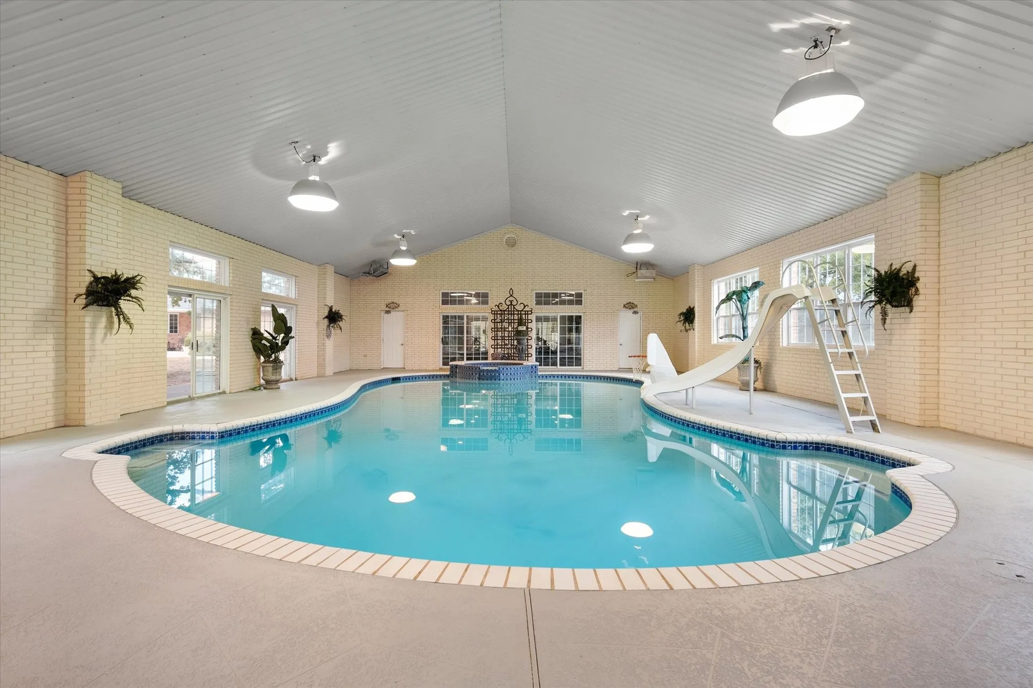 Farm For Sale in Navarro County , 225 SW County Road 0020, Corsicana, Texas 75110, 5 Bedroom, 5 Bathroom, 3 Garage spaces, 3,900 Sqft, built in 1995, mls#21389527, Real Estate Agent in Corsicana, Homes For Sale in Navarro county, Homes For Sale in Corsicana, Realtor in Corsicana Texas, Real Estate Brokerage Independent Realty Texas, Luminita Cordes Realtor