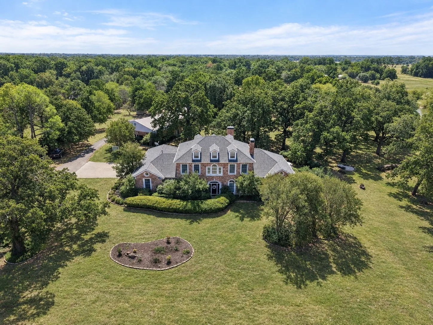 Farm For Sale in Navarro County , 225 SW County Road 0020, Corsicana, Texas 75110, 5 Bedroom, 5 Bathroom, 3 Garage spaces, 3,900 Sqft, built in 1995, mls#21389527, Real Estate Agent in Corsicana, Homes For Sale in Navarro county, Homes For Sale in Corsicana, Realtor in Corsicana Texas, Real Estate Brokerage Independent Realty Texas, Luminita Cordes Realtor