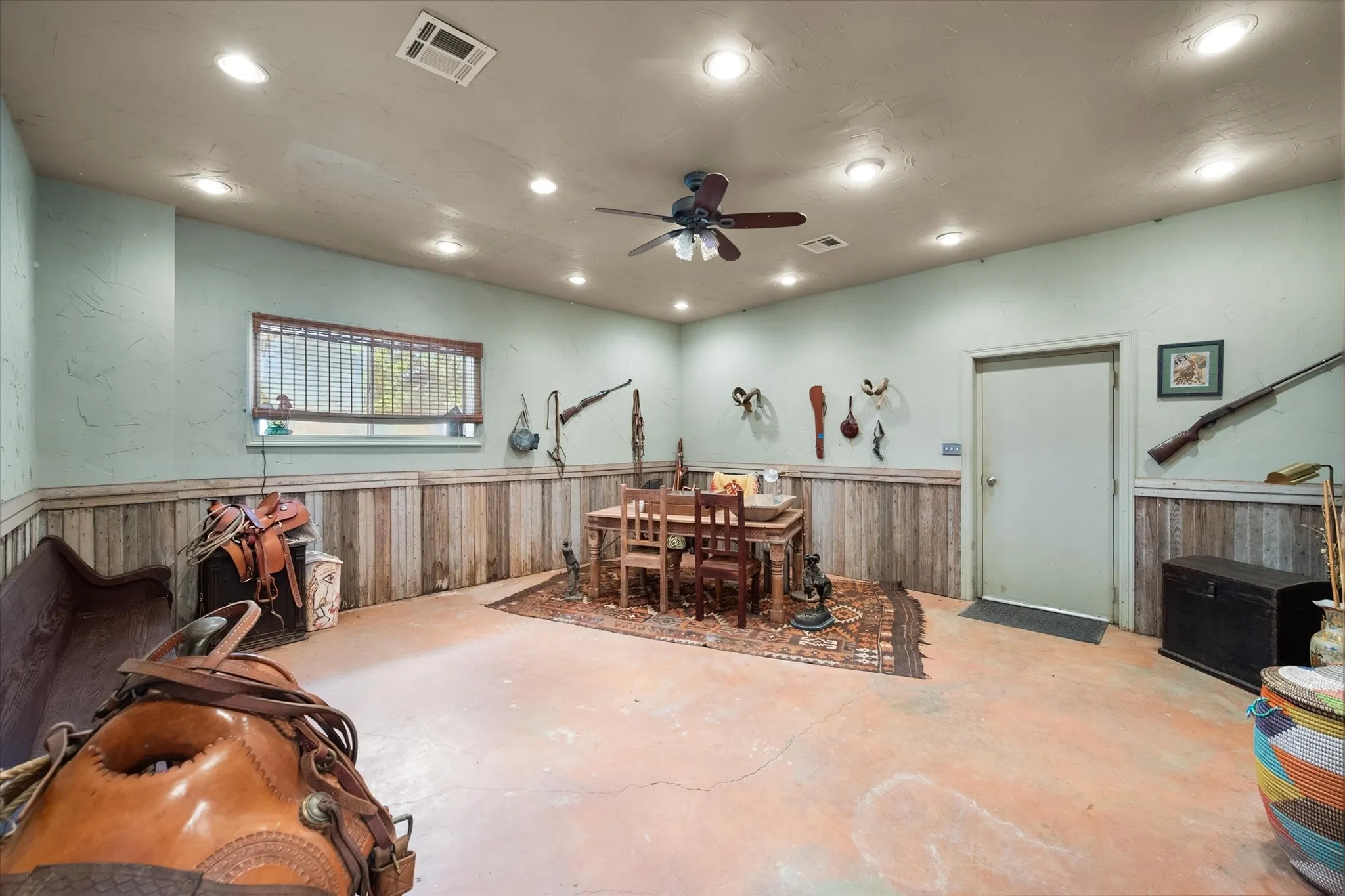 Farm For Sale in Navarro County , 225 SW County Road 0020, Corsicana, Texas 75110, 5 Bedroom, 5 Bathroom, 3 Garage spaces, 3,900 Sqft, built in 1995, mls#21389527, Real Estate Agent in Corsicana, Homes For Sale in Navarro county, Homes For Sale in Corsicana, Realtor in Corsicana Texas, Real Estate Brokerage Independent Realty Texas, Luminita Cordes Realtor