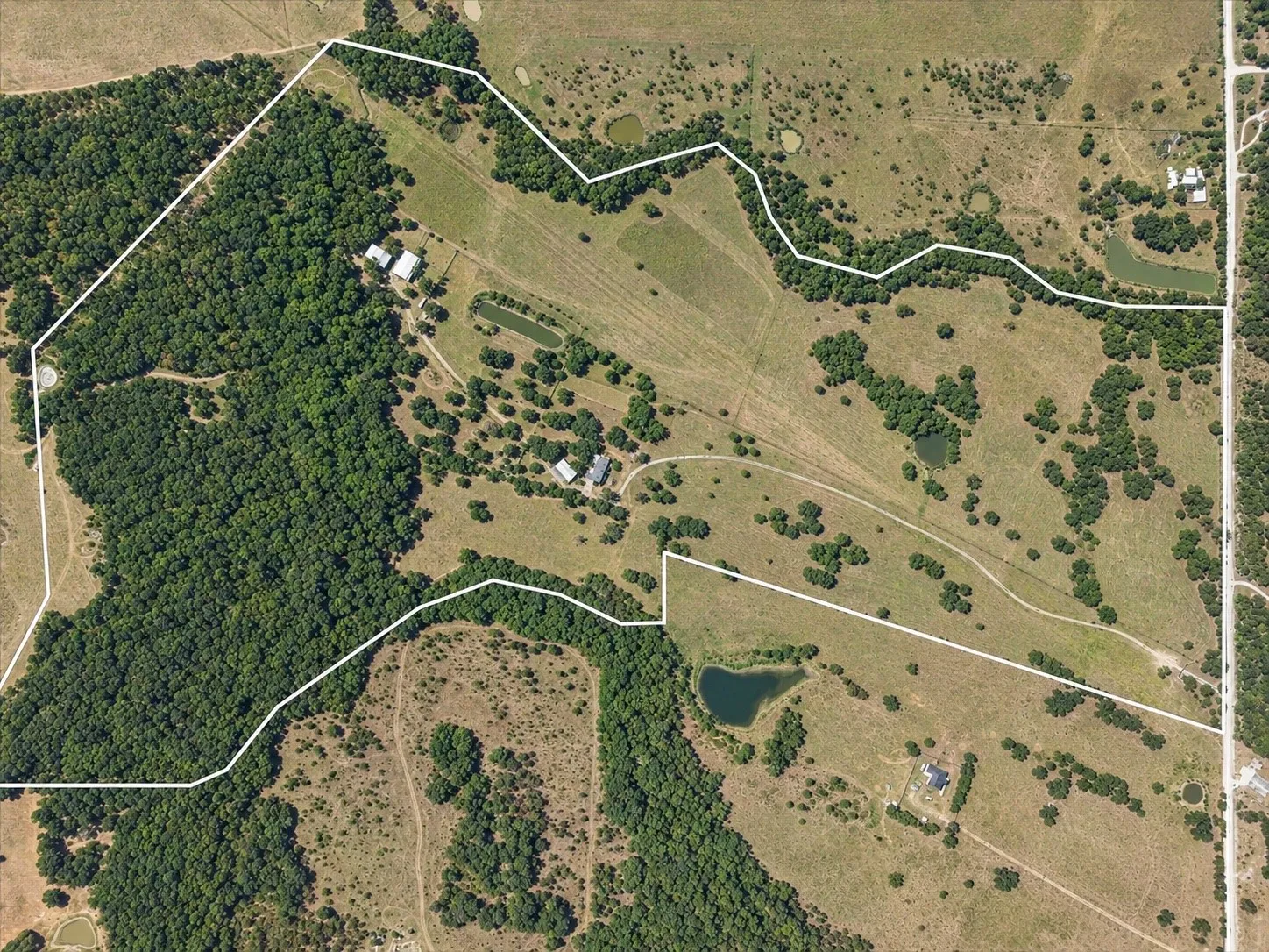 Farm For Sale in Navarro County , 225 SW County Road 0020, Corsicana, Texas 75110, 5 Bedroom, 5 Bathroom, 3 Garage spaces, 3,900 Sqft, built in 1995, mls#21389527, Real Estate Agent in Corsicana, Homes For Sale in Navarro county, Homes For Sale in Corsicana, Realtor in Corsicana Texas, Real Estate Brokerage Independent Realty Texas, Luminita Cordes Realtor